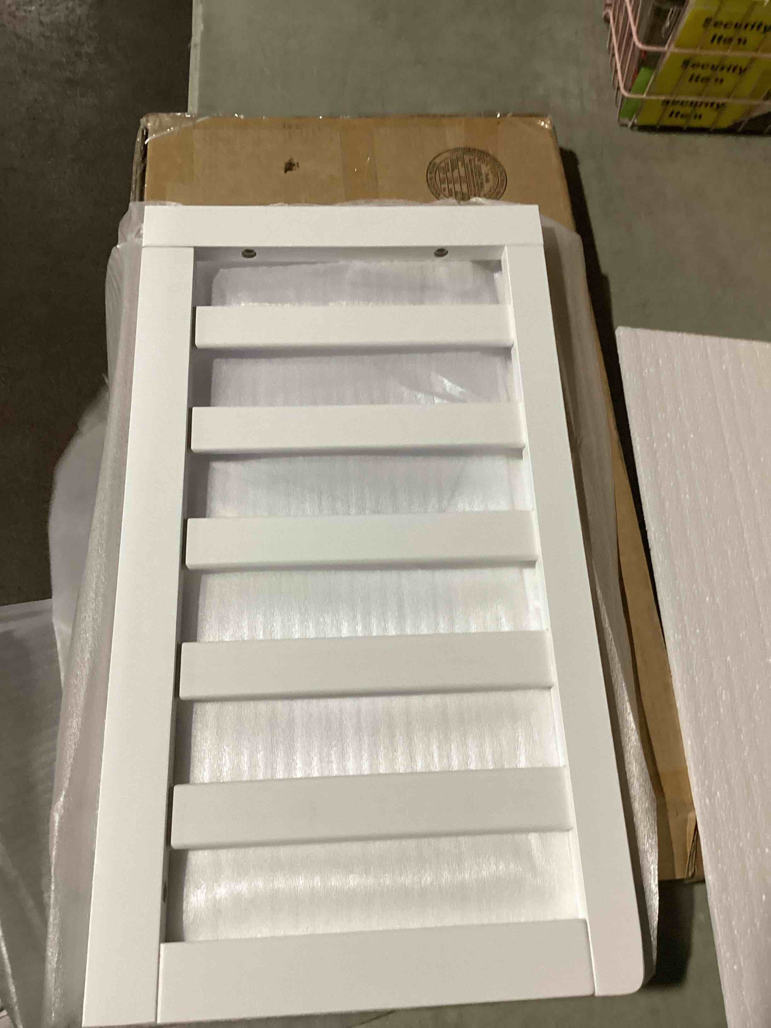 https://s3.amazonaws.com/lotting-images-prod/bidfta/TEA2186349_1751479791911.jpeg