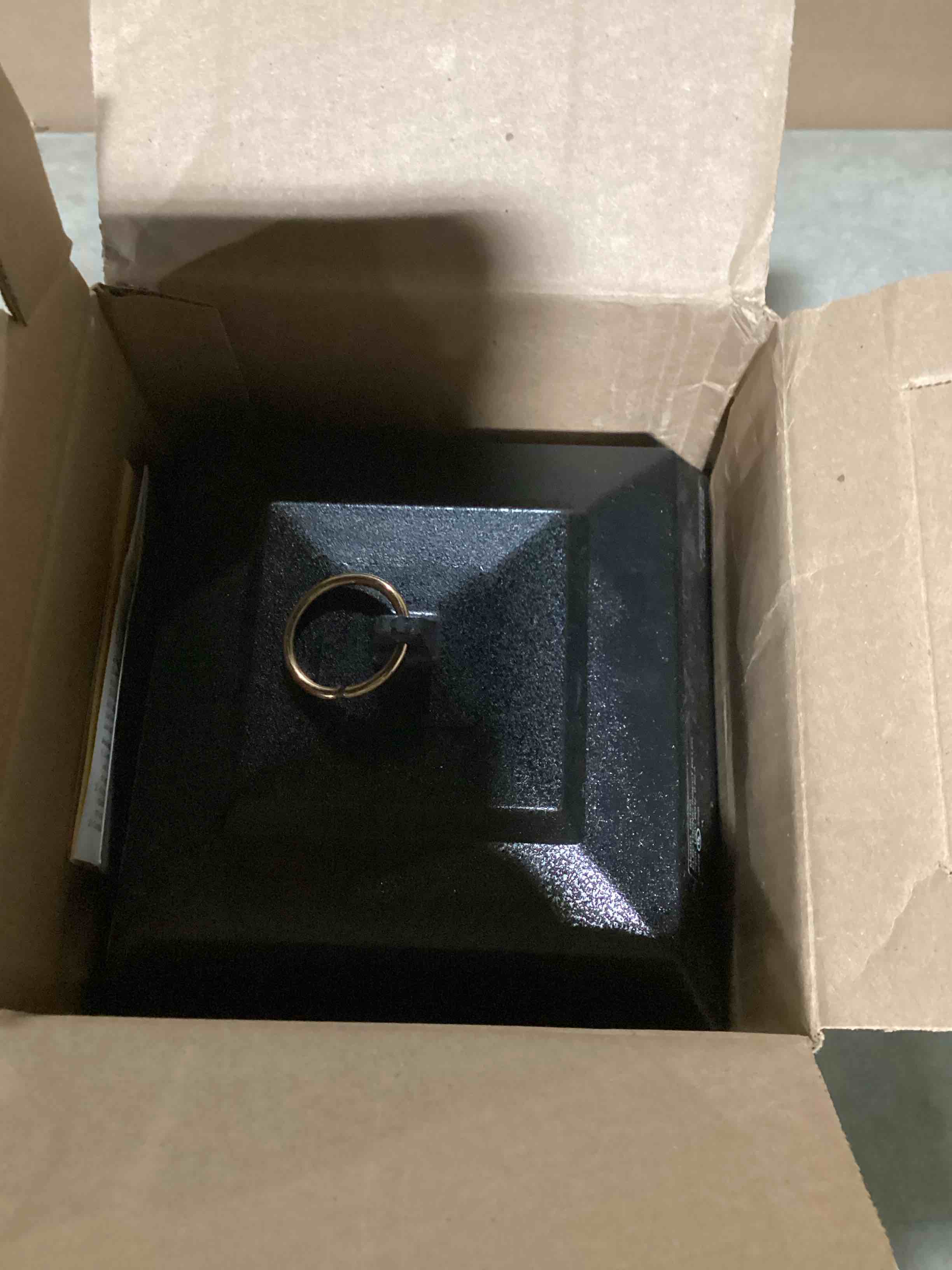 https://s3.amazonaws.com/lotting-images-prod/bidfta/TEA2186520_1751990693868.jpeg