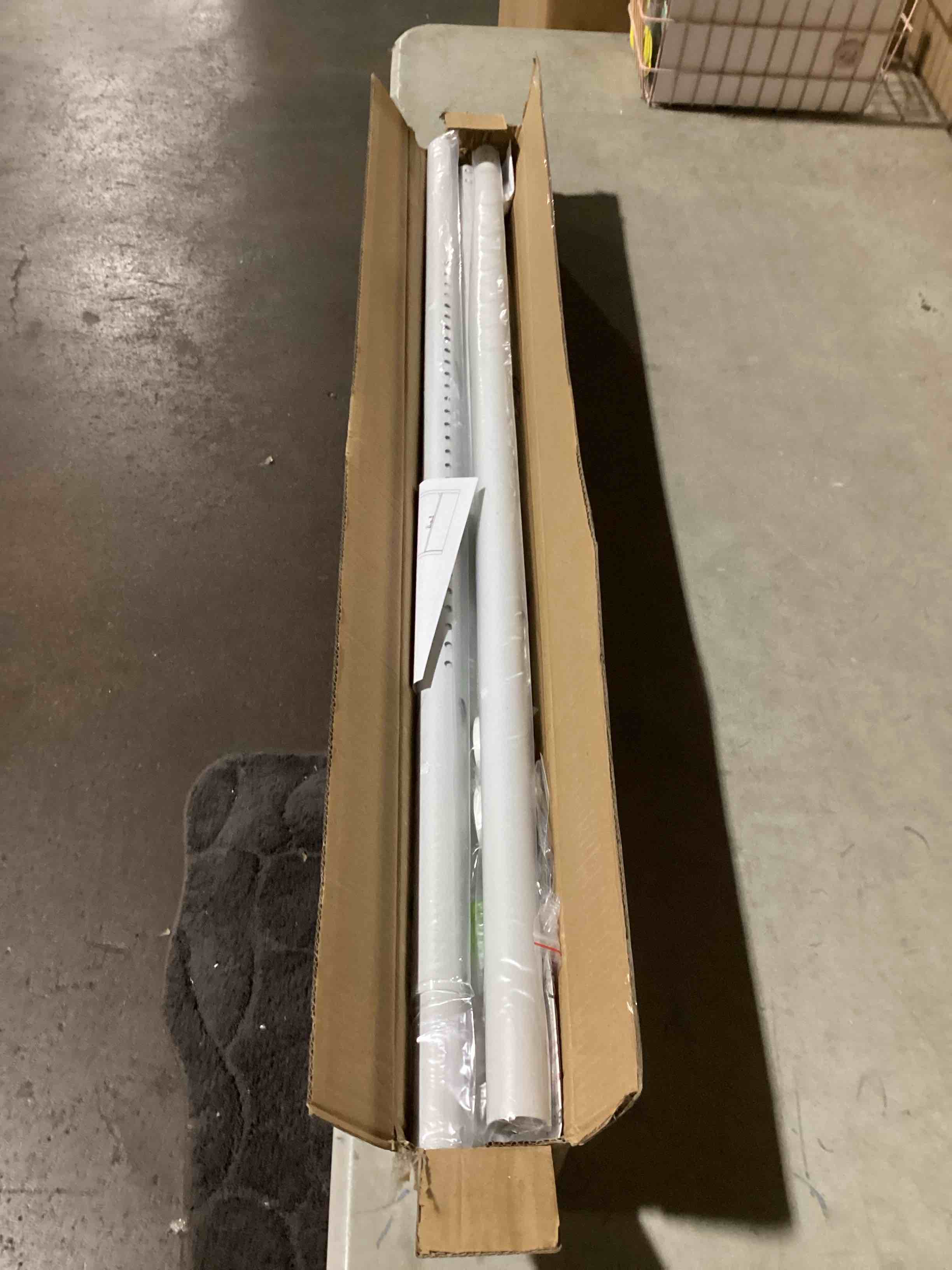 https://s3.amazonaws.com/lotting-images-prod/bidfta/TEA2186802_1752516349569.jpeg