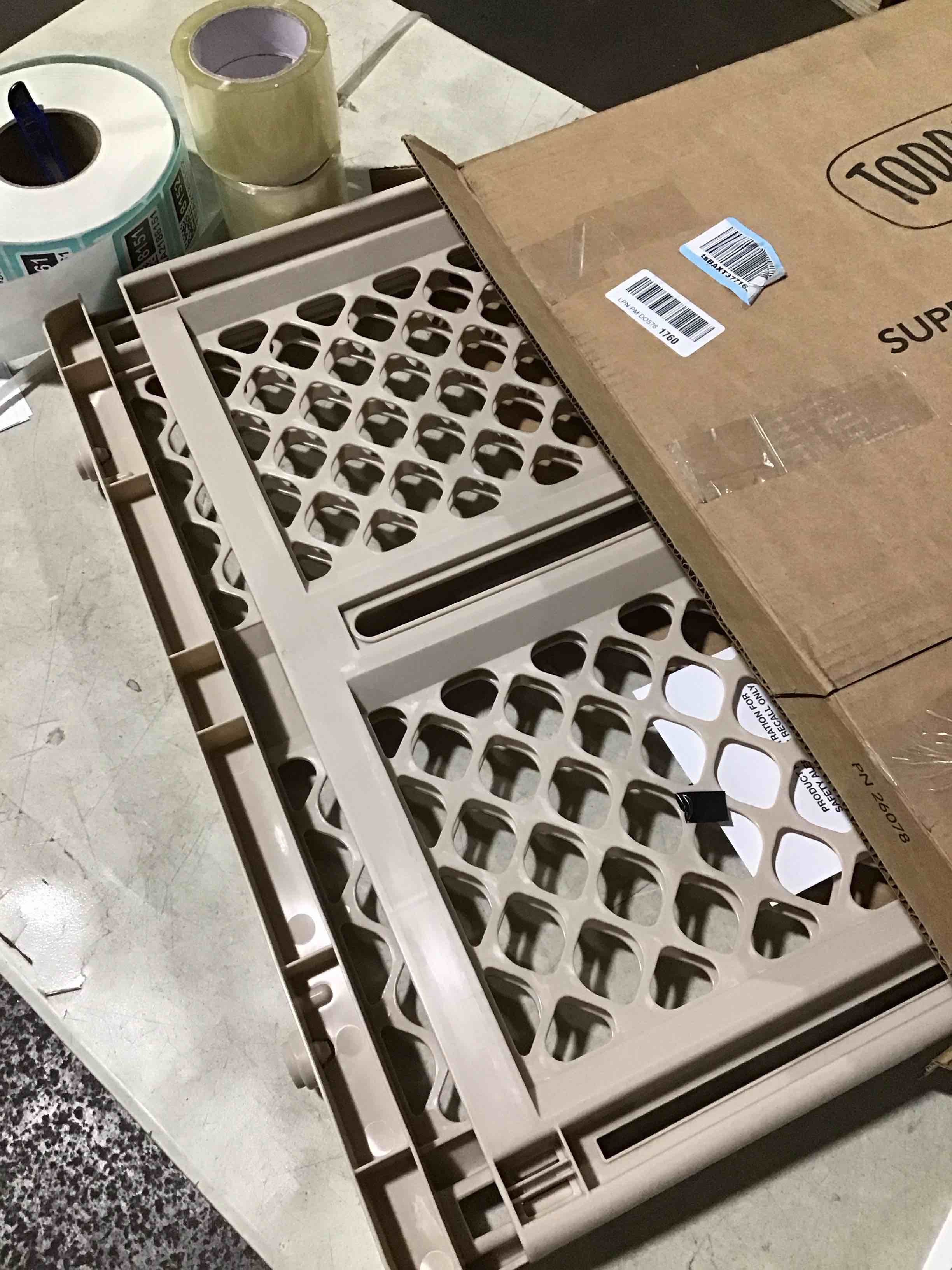 https://s3.amazonaws.com/lotting-images-prod/bidfta/TEA2188151_1745411164465.jpeg