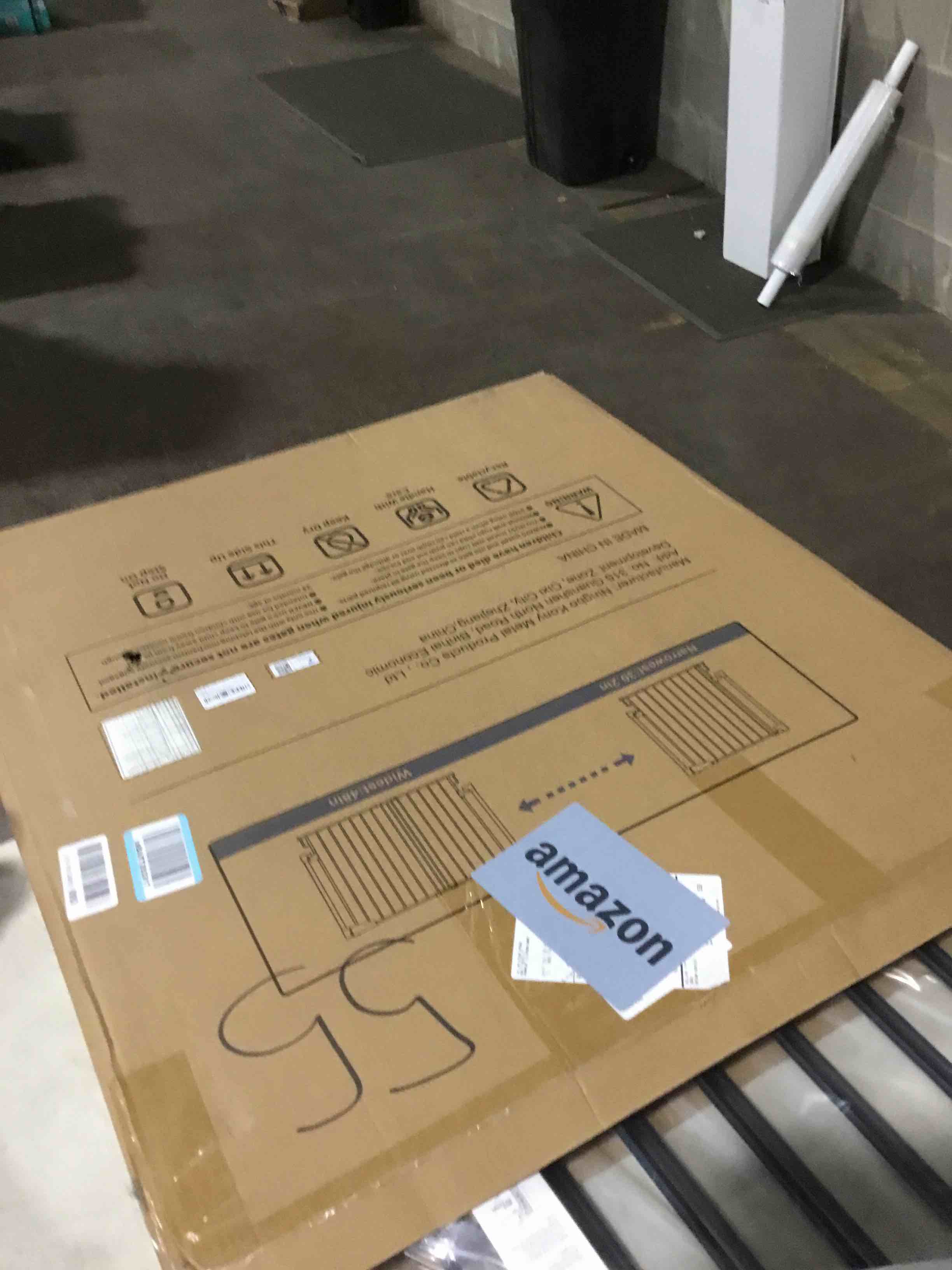 https://s3.amazonaws.com/lotting-images-prod/bidfta/TEA2188266_1745435031729.jpeg