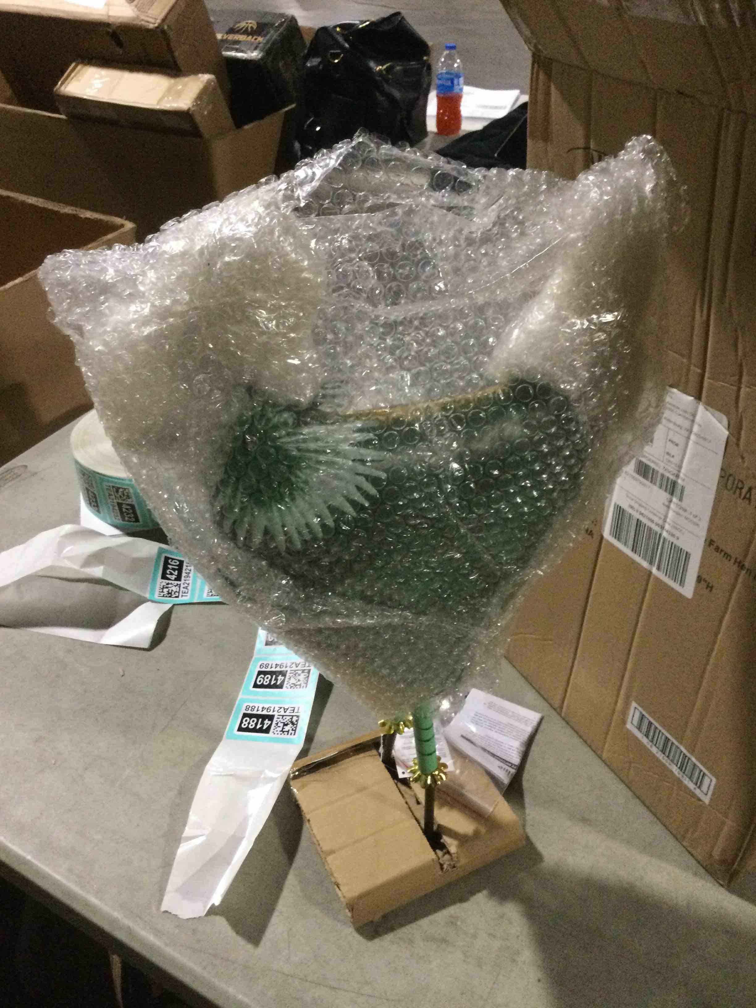 https://s3.amazonaws.com/lotting-images-prod/bidfta/TEA2194188_1746128346740.jpeg
