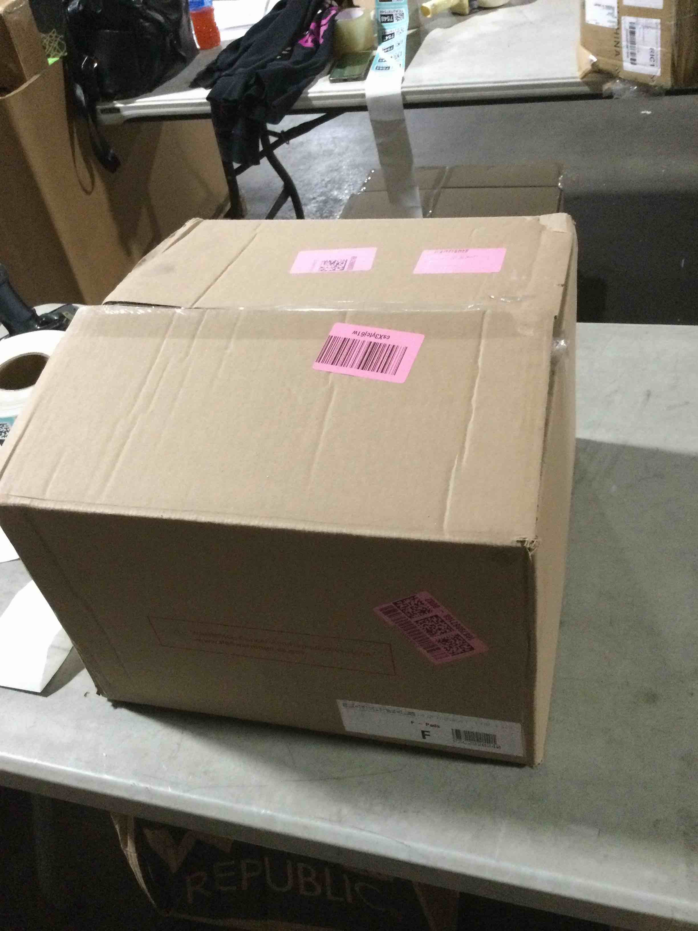 https://s3.amazonaws.com/lotting-images-prod/bidfta/TEA2194220_1746129090571.jpeg