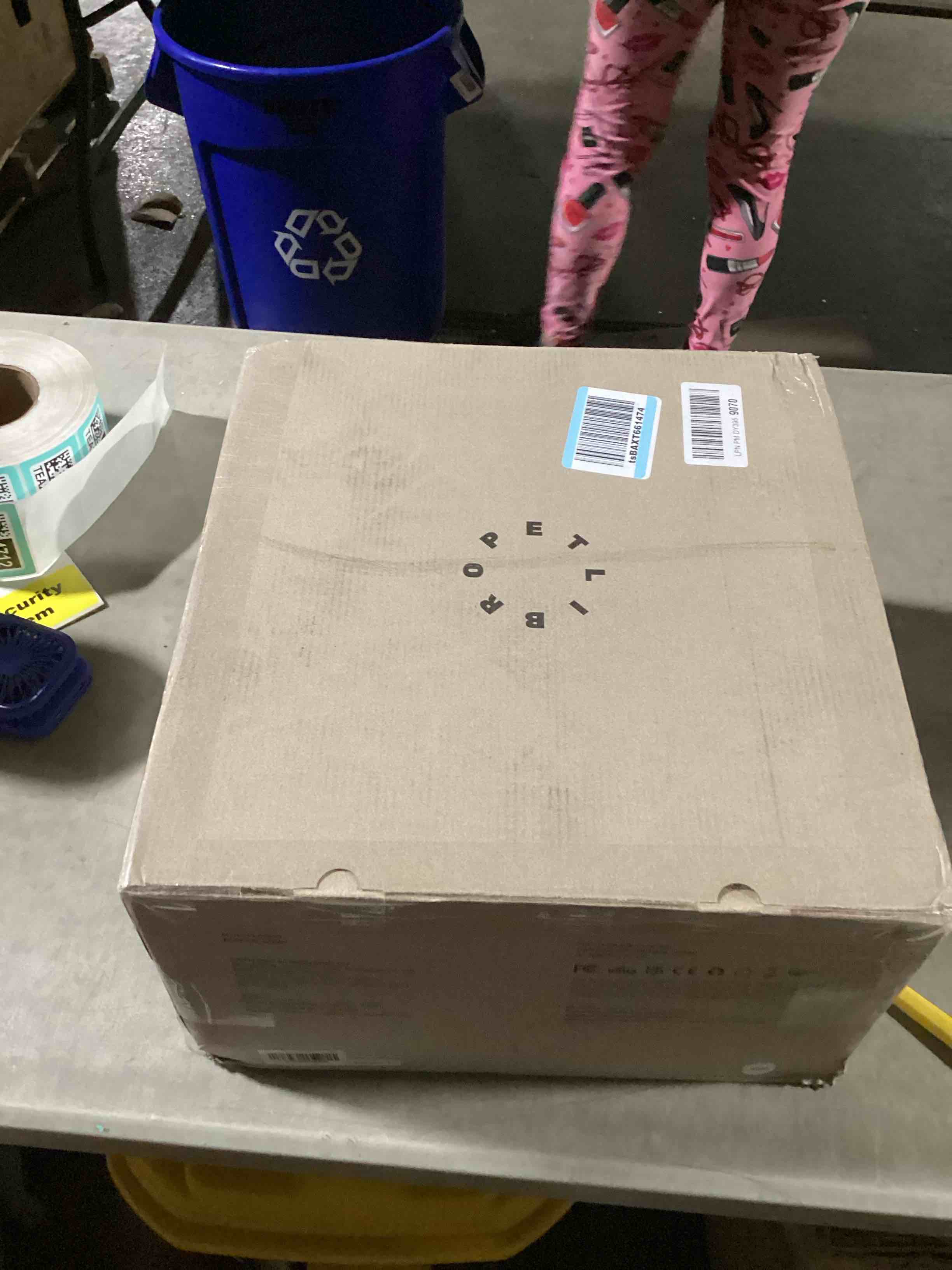 https://s3.amazonaws.com/lotting-images-prod/bidfta/TEA2194712_1747413558175.jpeg