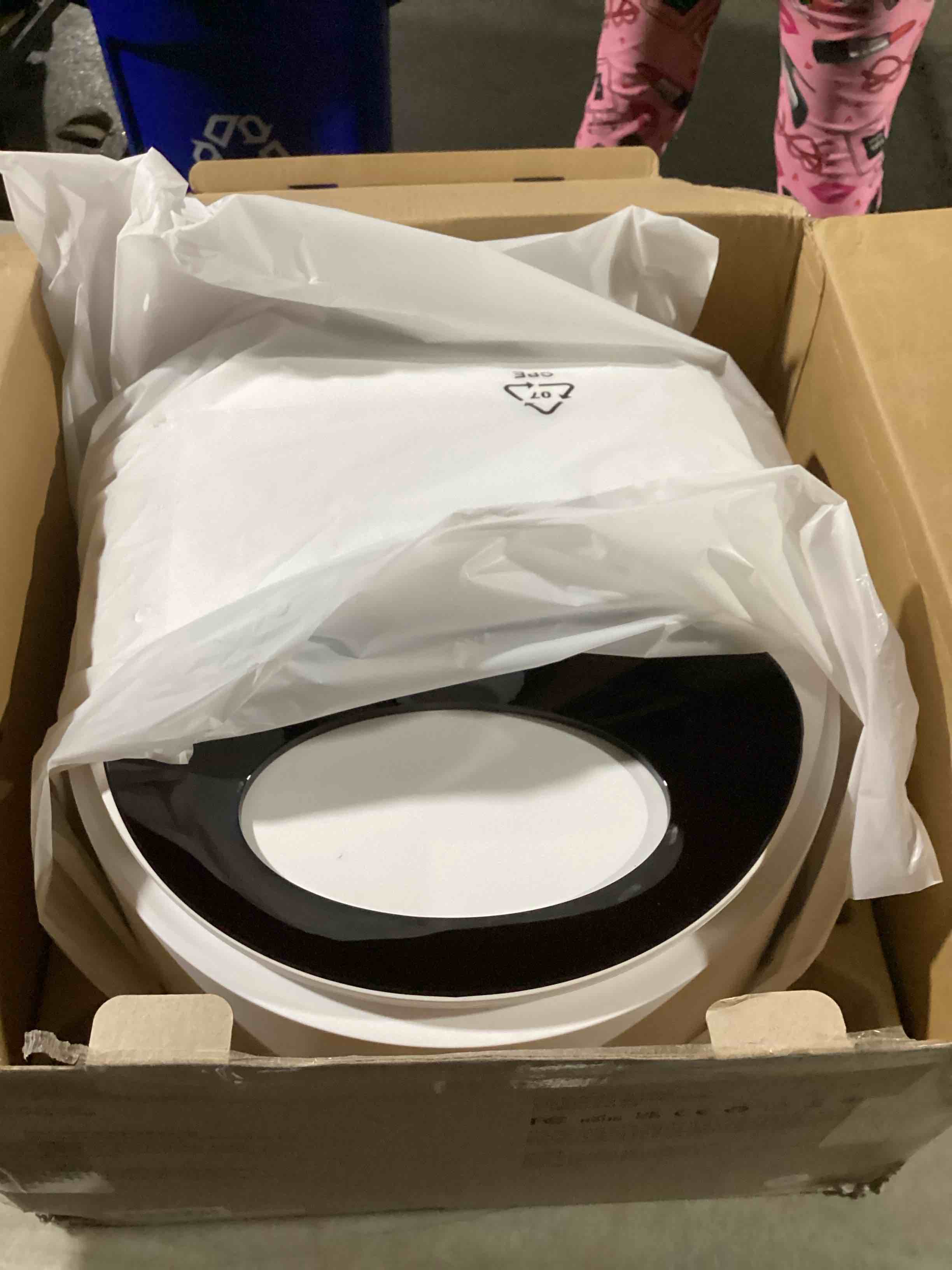 https://s3.amazonaws.com/lotting-images-prod/bidfta/TEA2194712_1747413650946.jpeg