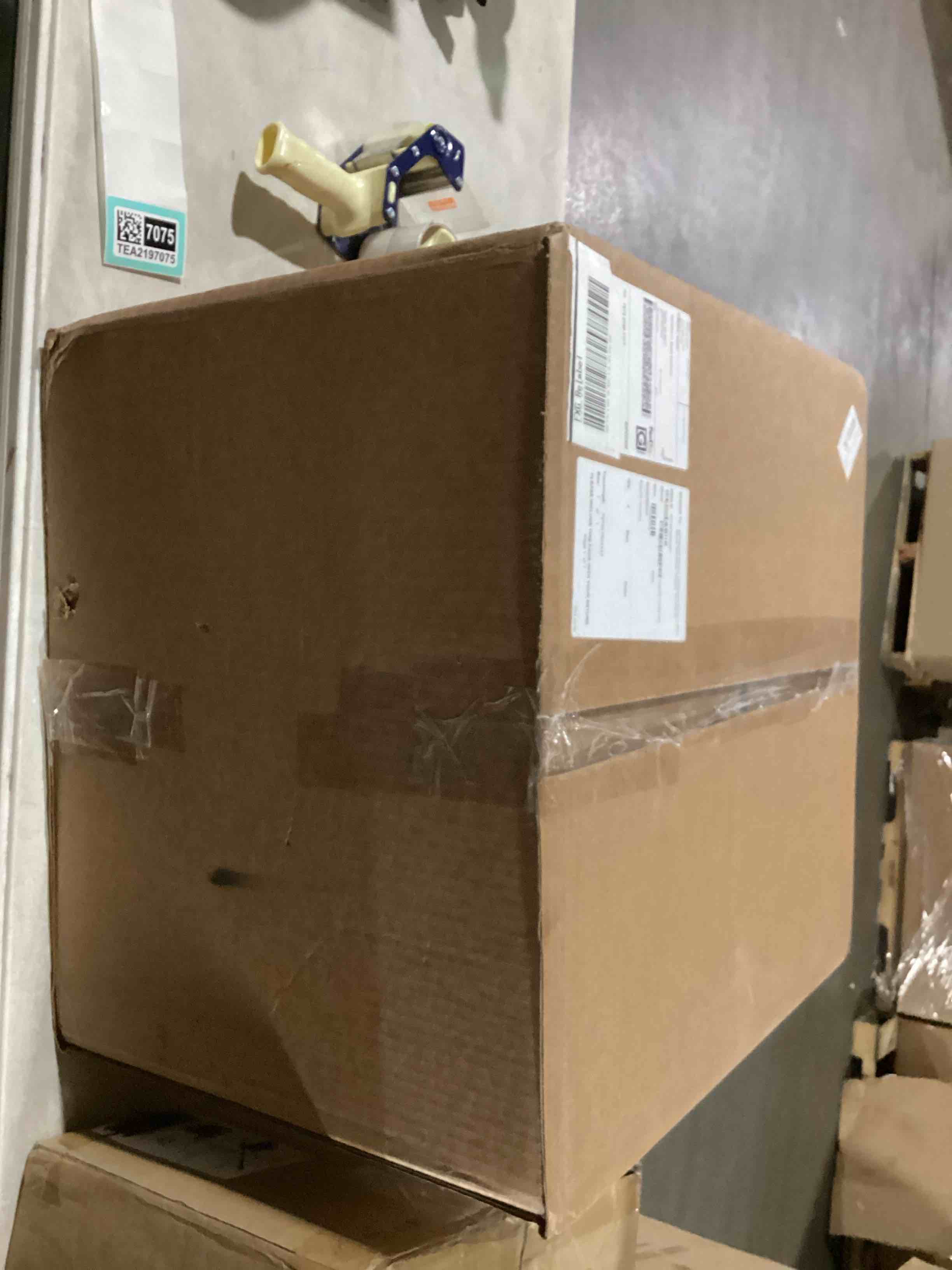 https://s3.amazonaws.com/lotting-images-prod/bidfta/TEA2197075_1745858220176.jpeg