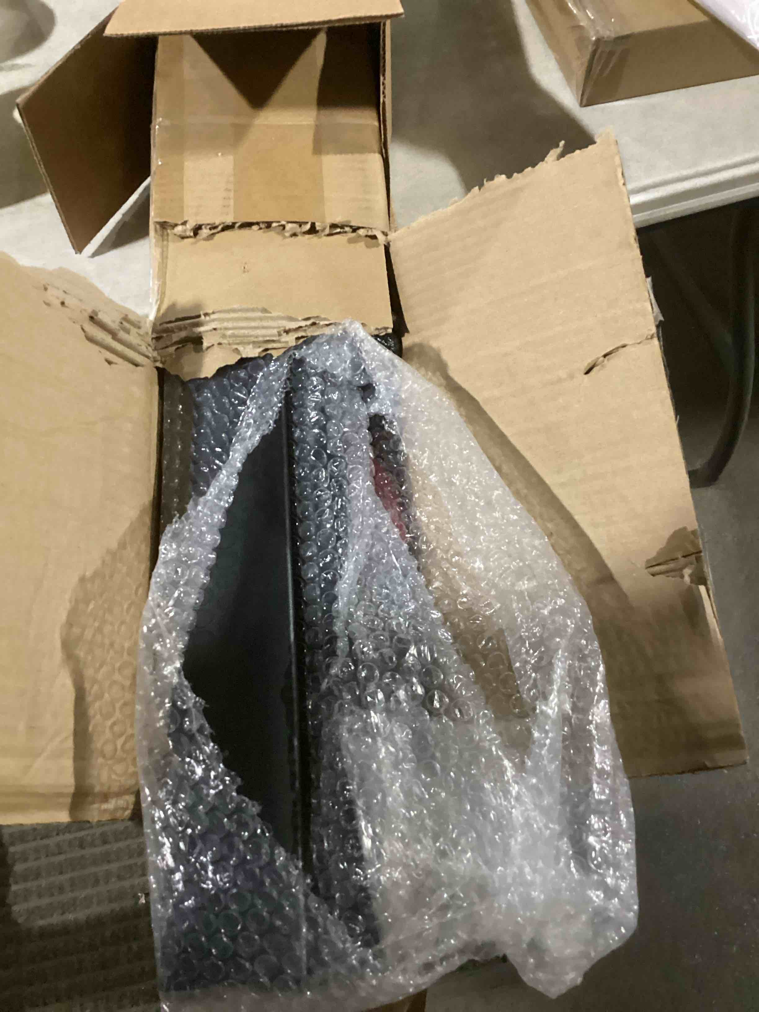 https://s3.amazonaws.com/lotting-images-prod/bidfta/TEA2197320_1746030840600.jpeg