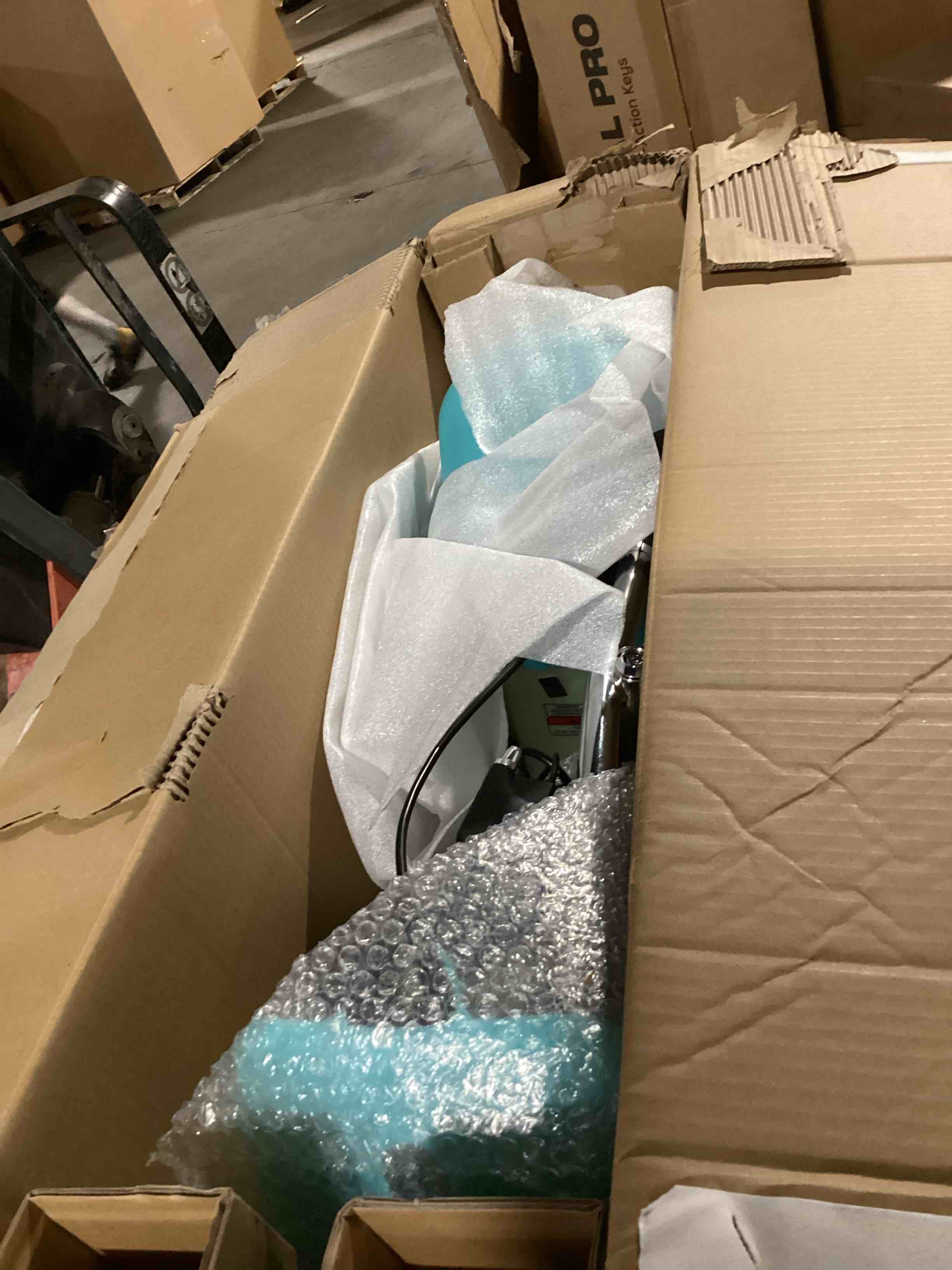 https://s3.amazonaws.com/lotting-images-prod/bidfta/TEA2197652_1746203705510.jpeg