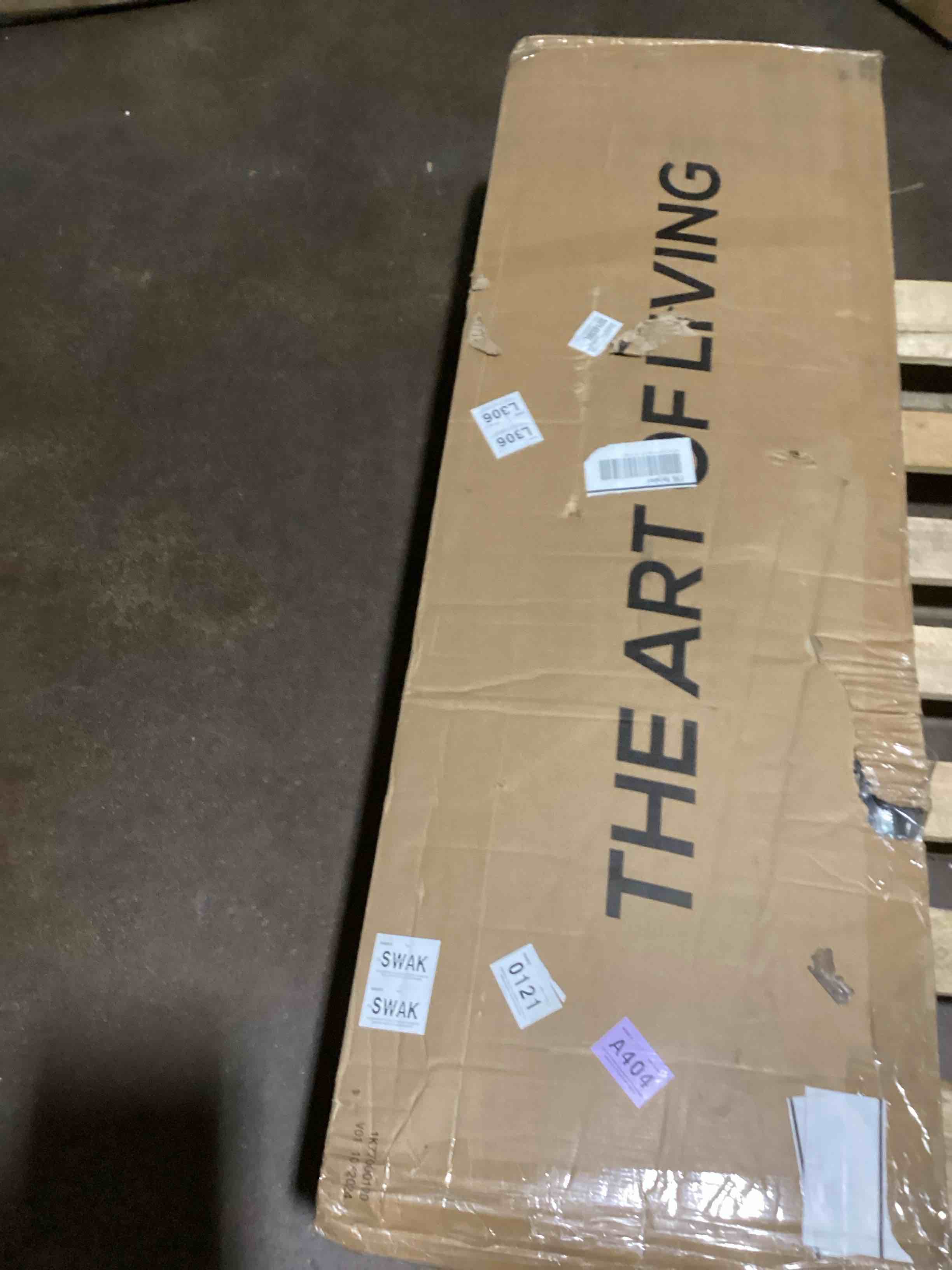 https://s3.amazonaws.com/lotting-images-prod/bidfta/TEA2199960_1748603860644.jpeg