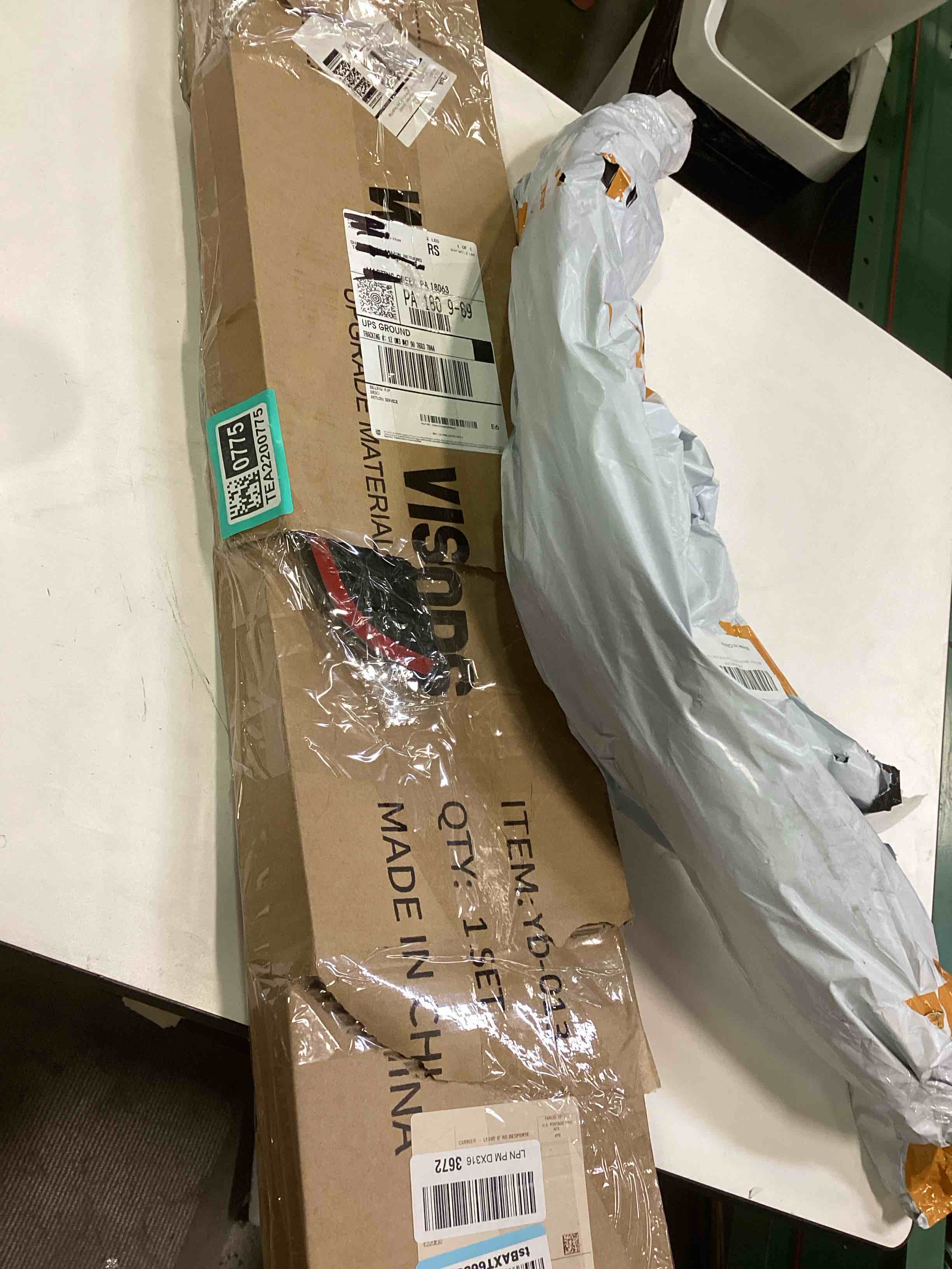 https://s3.amazonaws.com/lotting-images-prod/bidfta/TEA2200775_1756411172579.jpeg