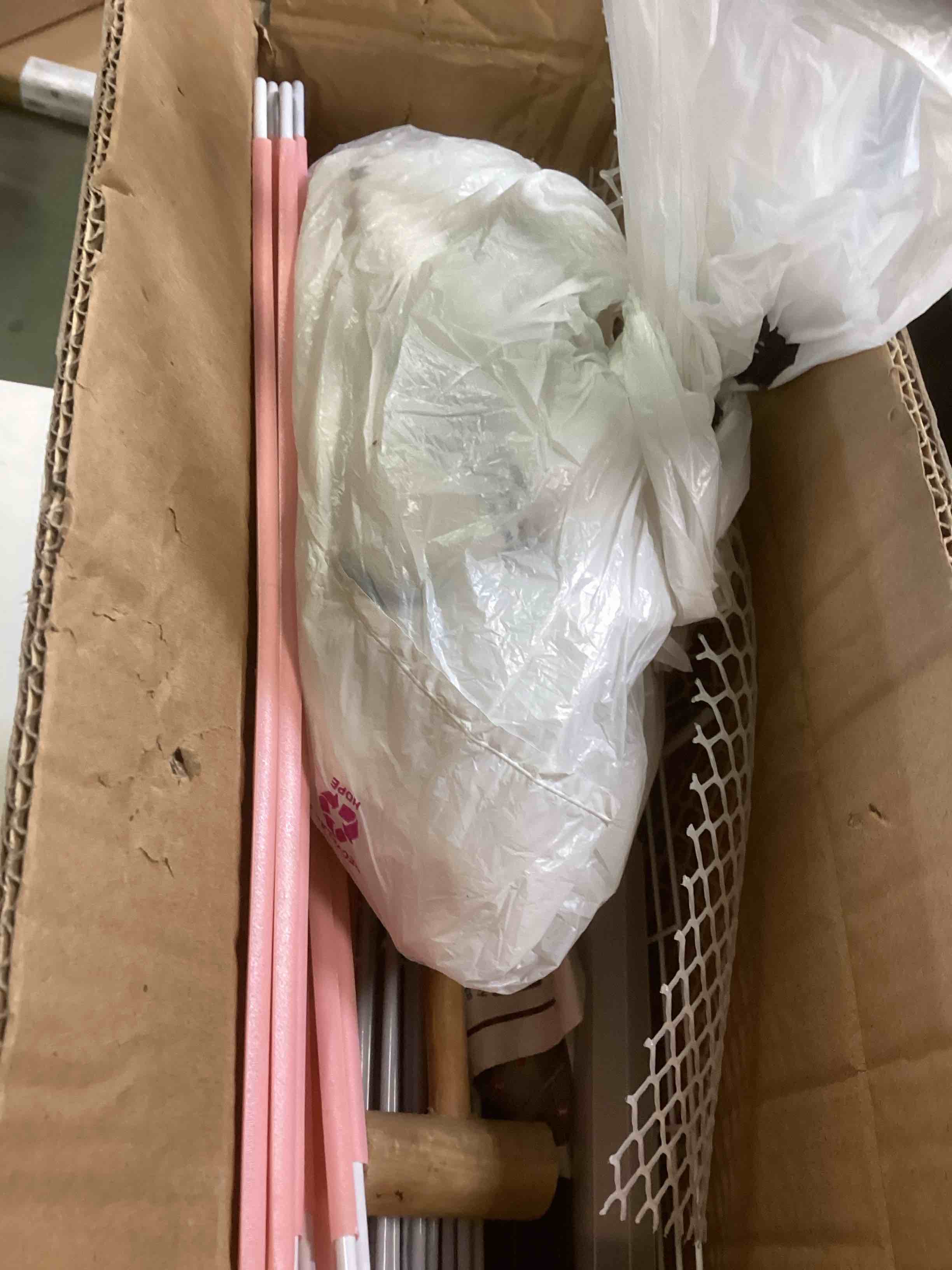 https://s3.amazonaws.com/lotting-images-prod/bidfta/TEA2201972_1757343989141.jpeg