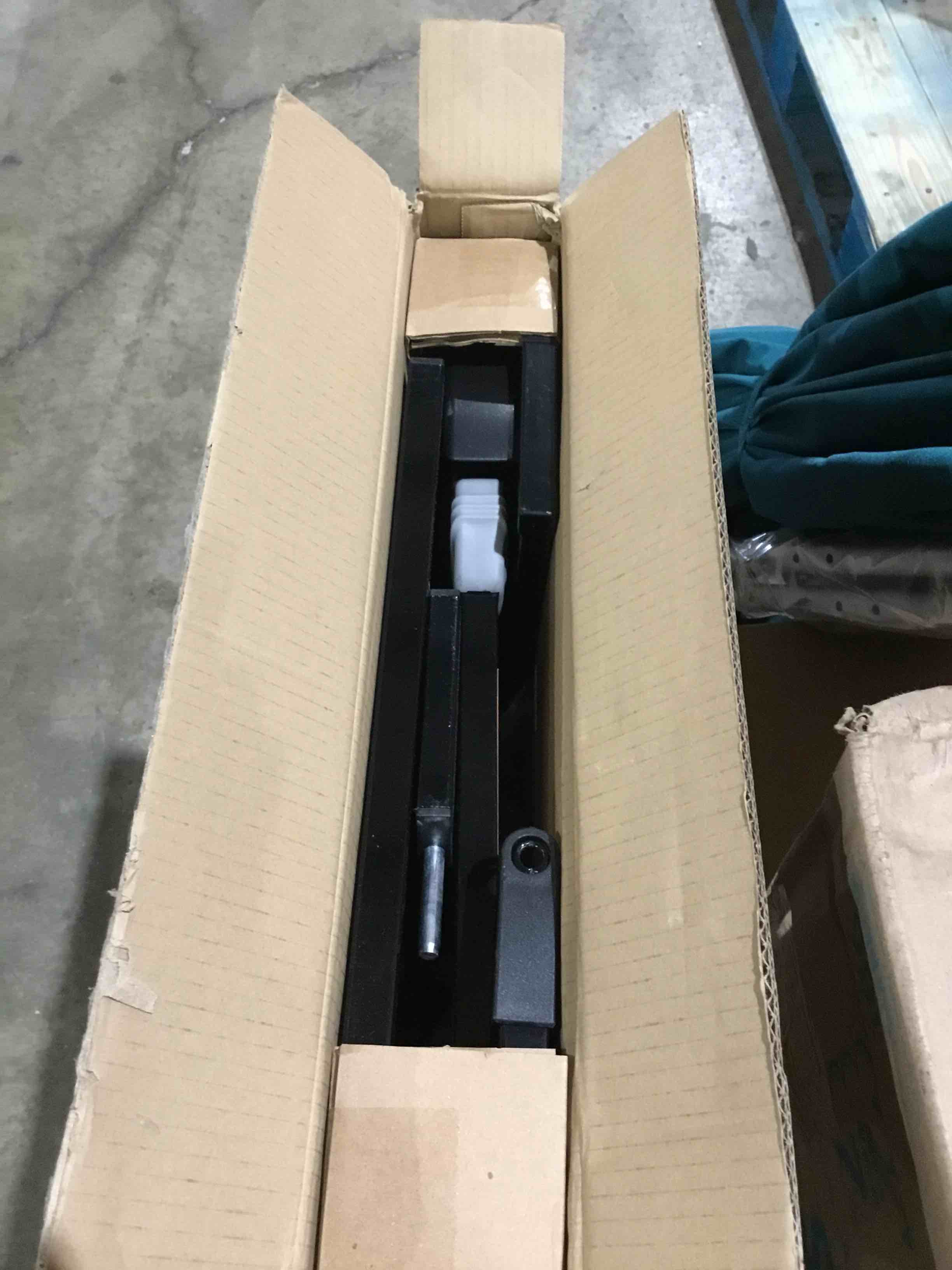 https://s3.amazonaws.com/lotting-images-prod/bidfta/TEA2216641_1758829408020.jpeg