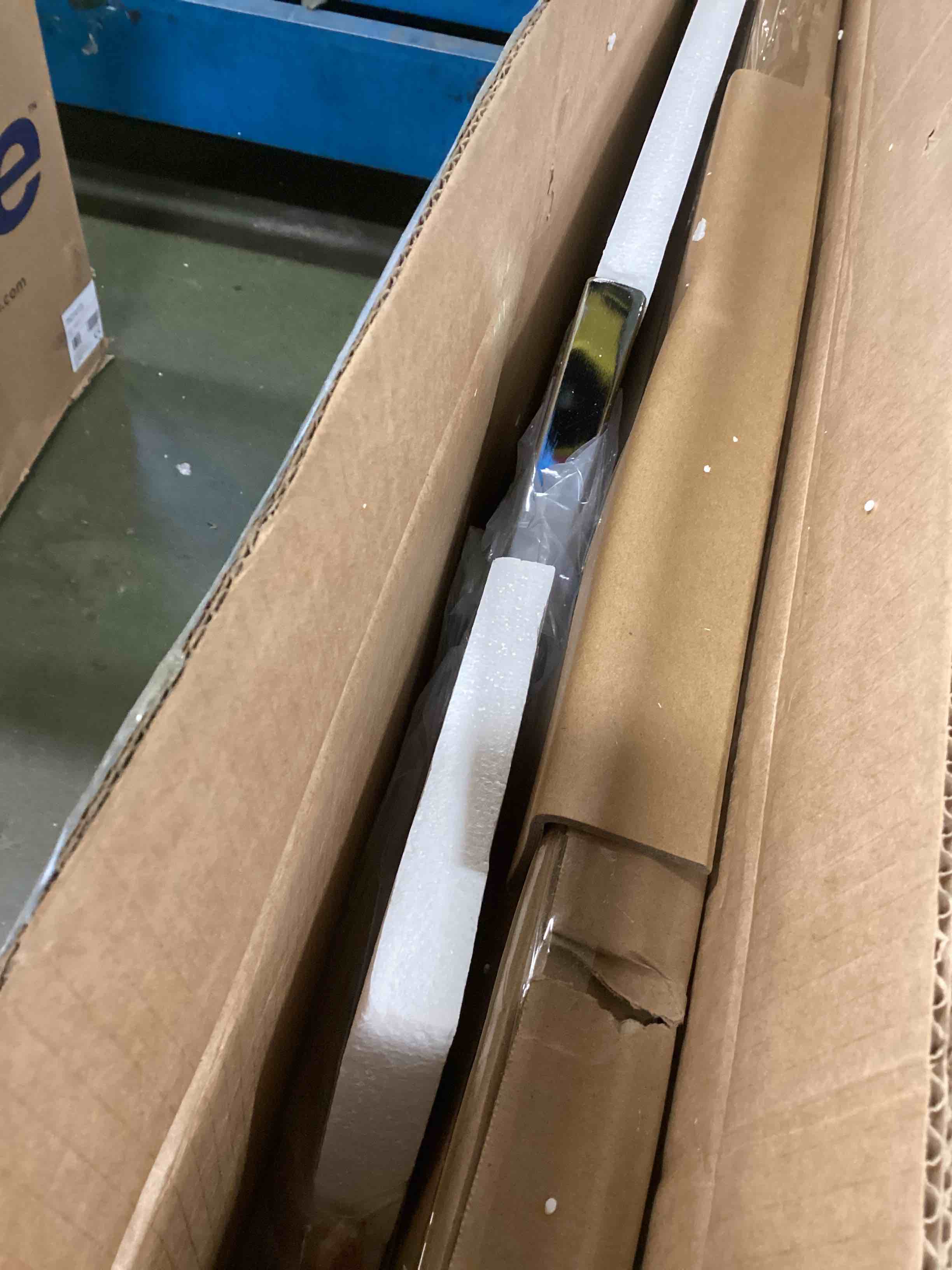 https://s3.amazonaws.com/lotting-images-prod/bidfta/TEA2249460_1745520069350.jpeg