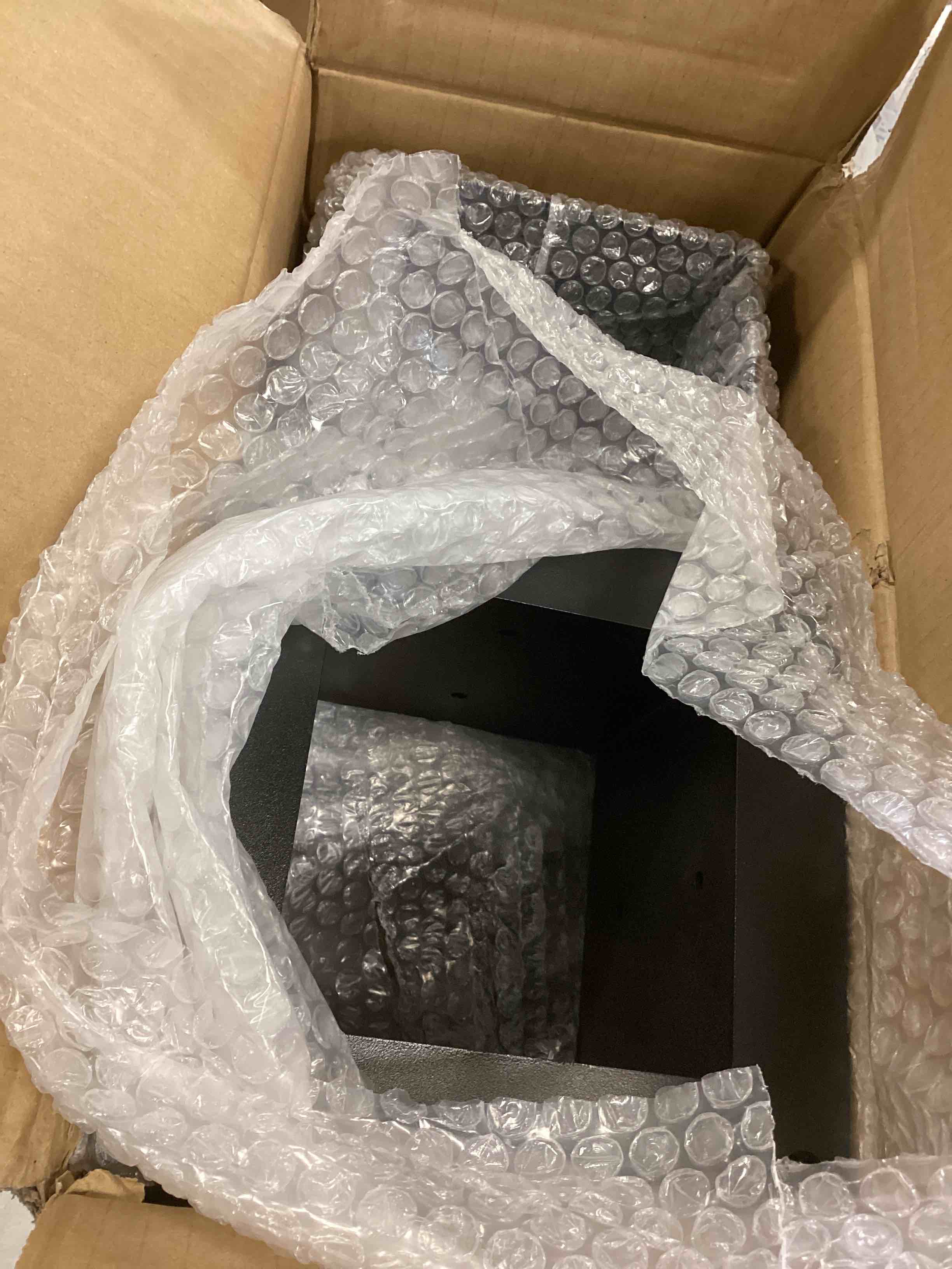 https://s3.amazonaws.com/lotting-images-prod/bidfta/TEA2249702_1745602158677.jpeg