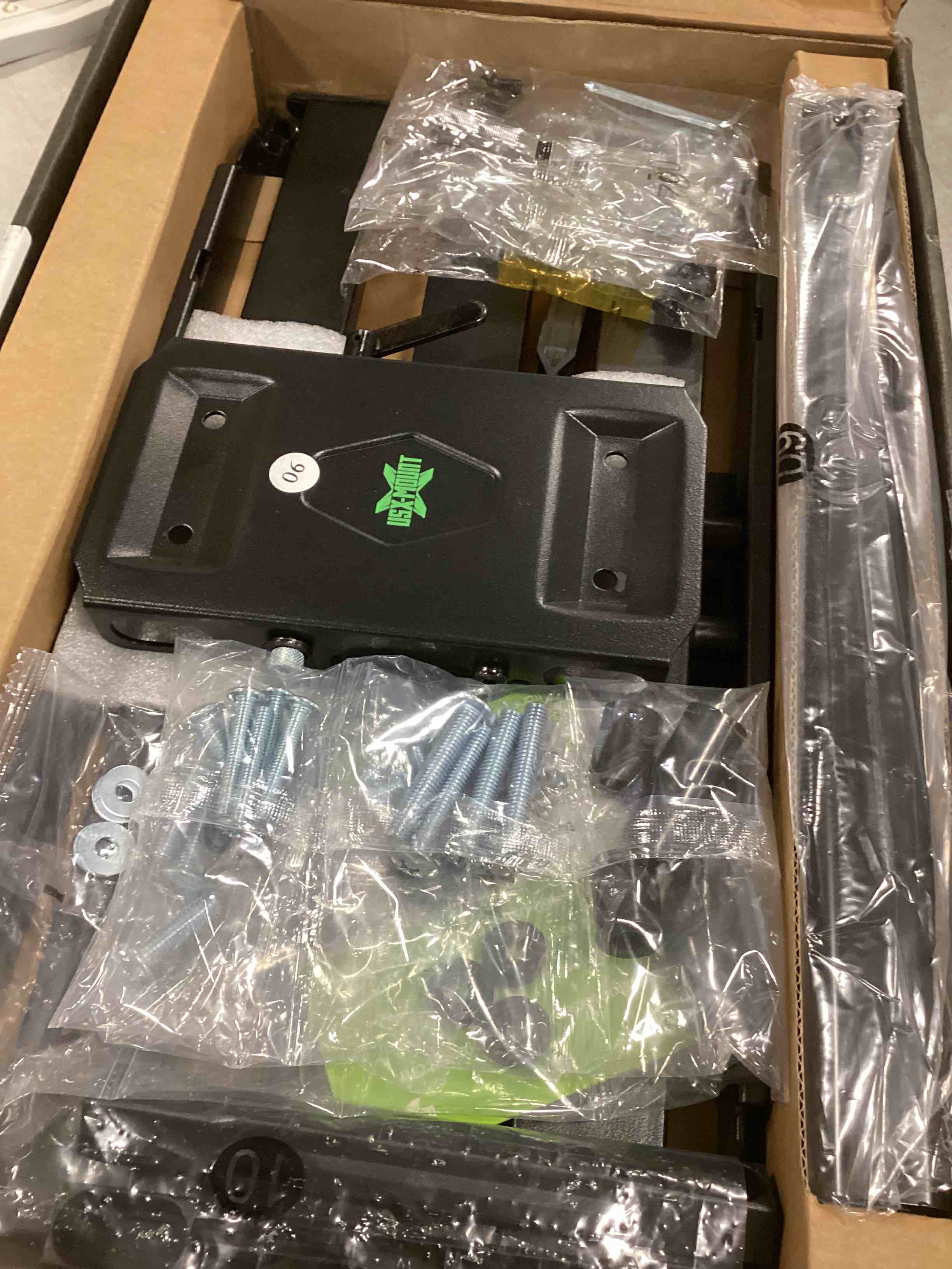 https://s3.amazonaws.com/lotting-images-prod/bidfta/TEA2249767_1745612152608.jpeg