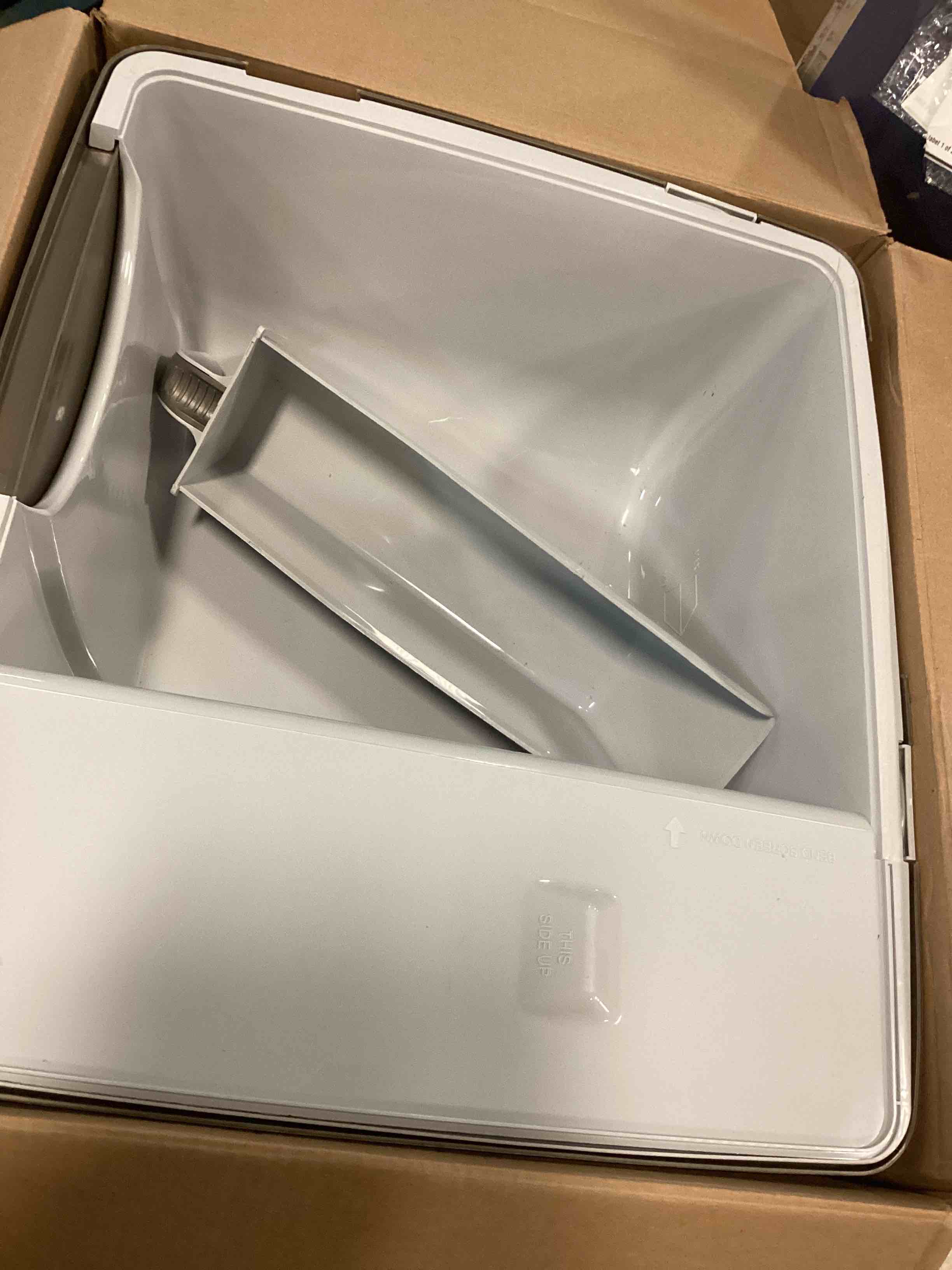 https://s3.amazonaws.com/lotting-images-prod/bidfta/TEA2250455_1746452908259.jpeg