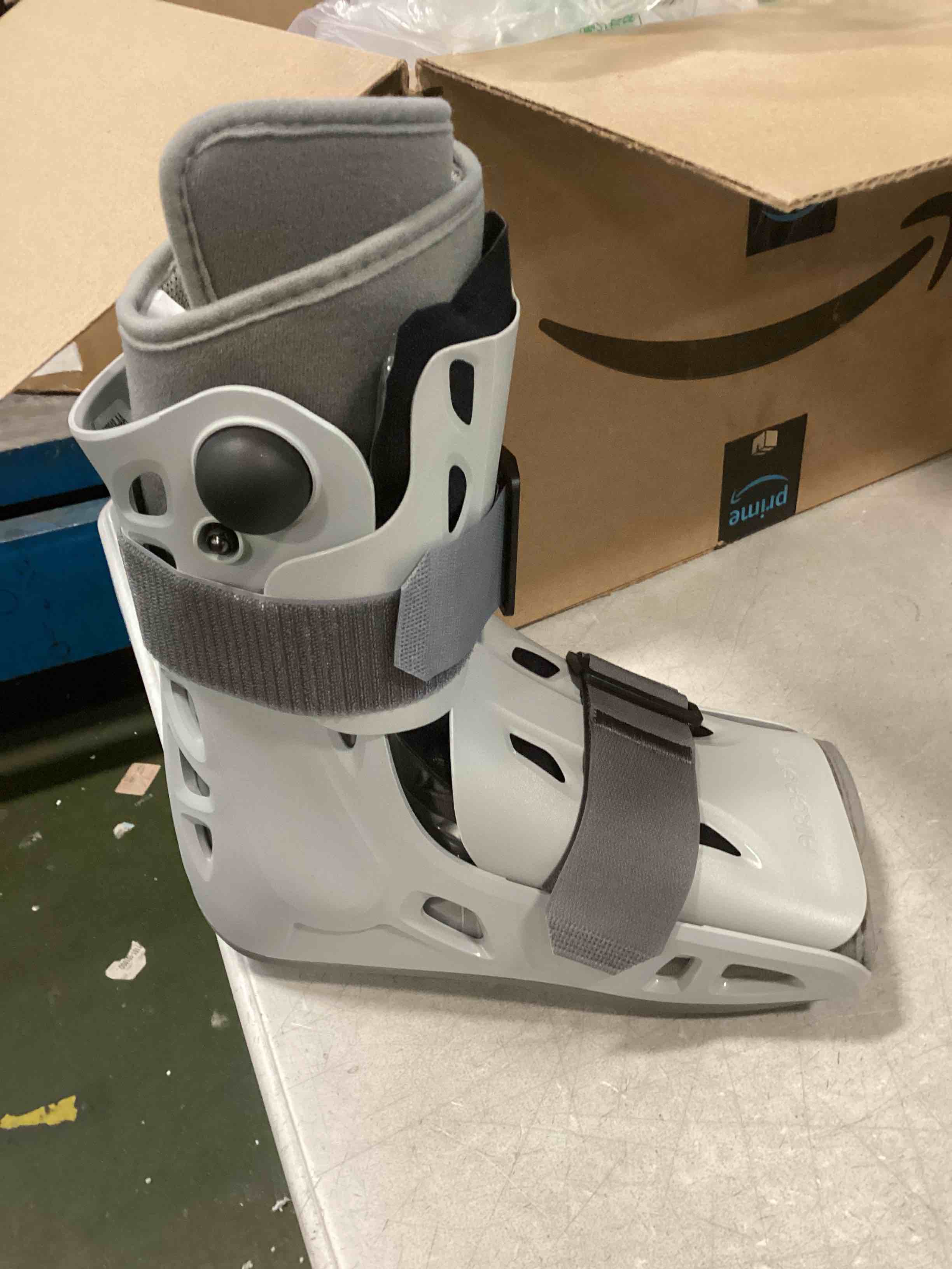 https://s3.amazonaws.com/lotting-images-prod/bidfta/TEA2250477_1746456883383.jpeg