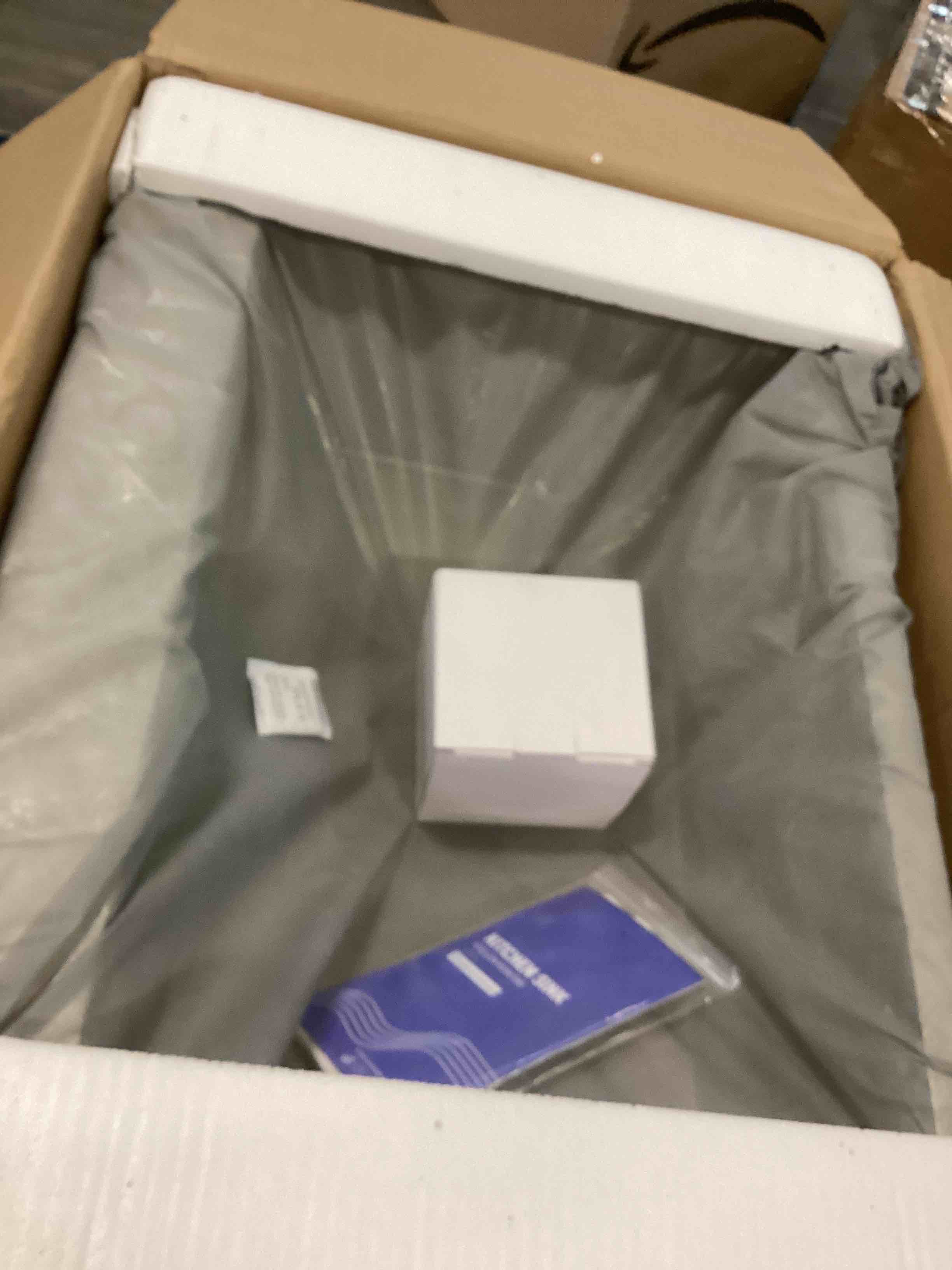 https://s3.amazonaws.com/lotting-images-prod/bidfta/TEA2250486_1746457910925.jpeg