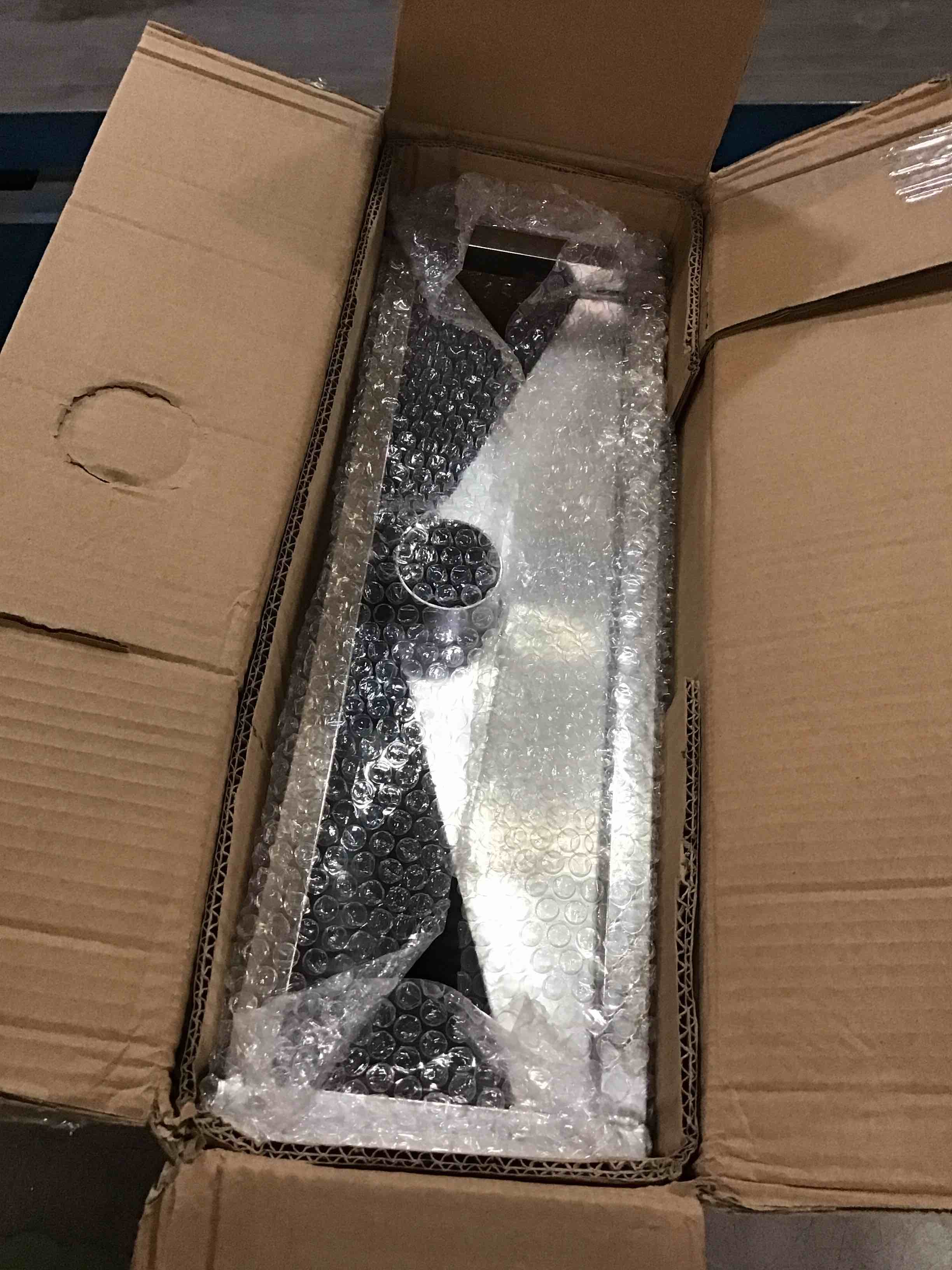 https://s3.amazonaws.com/lotting-images-prod/bidfta/TEA2251943_1745239164826.jpeg