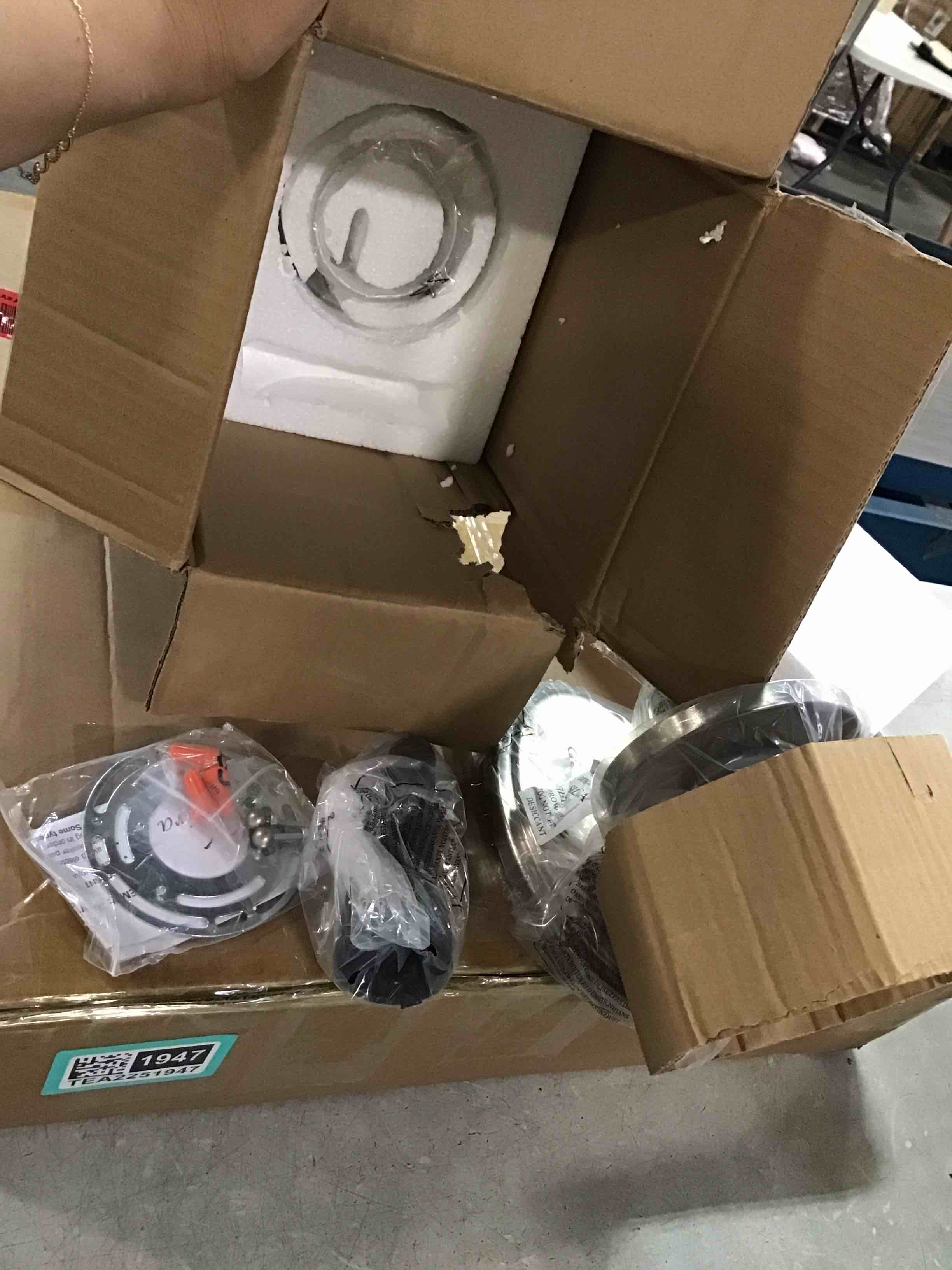 https://s3.amazonaws.com/lotting-images-prod/bidfta/TEA2251946_1745238564736.jpeg