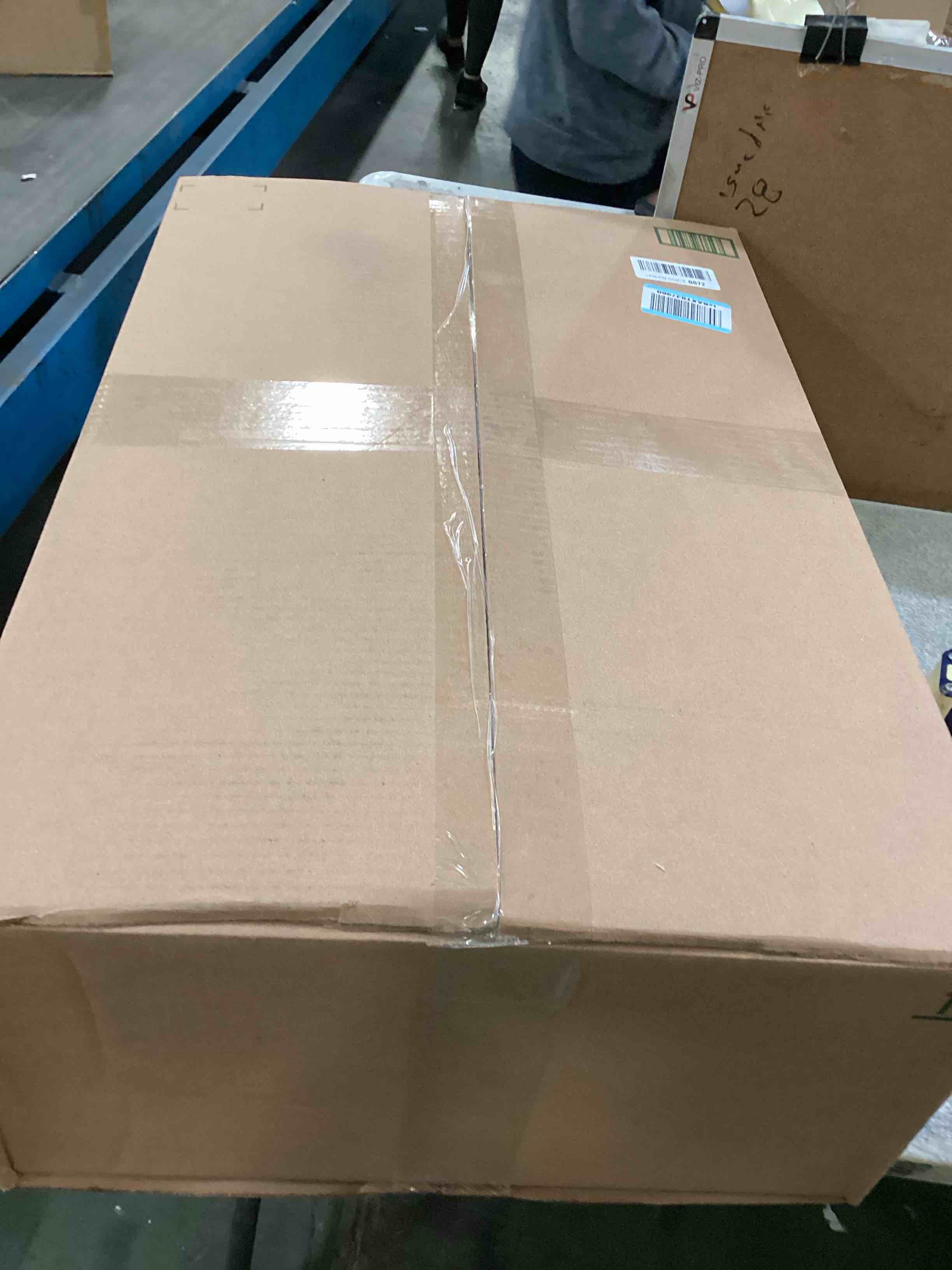 https://s3.amazonaws.com/lotting-images-prod/bidfta/TEA2256655_1745843634245.jpeg