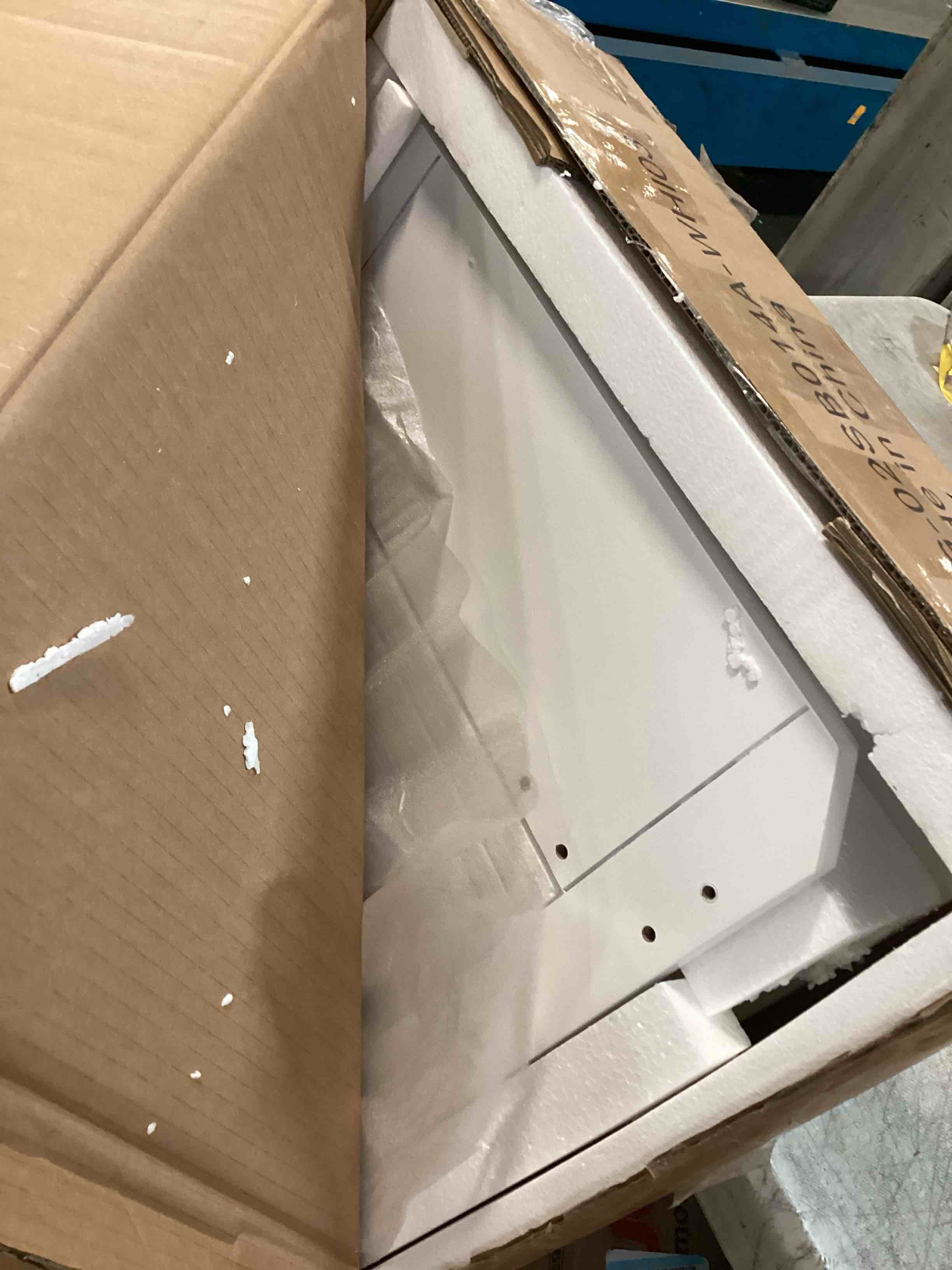 https://s3.amazonaws.com/lotting-images-prod/bidfta/TEA2256832_1746193392240.jpeg