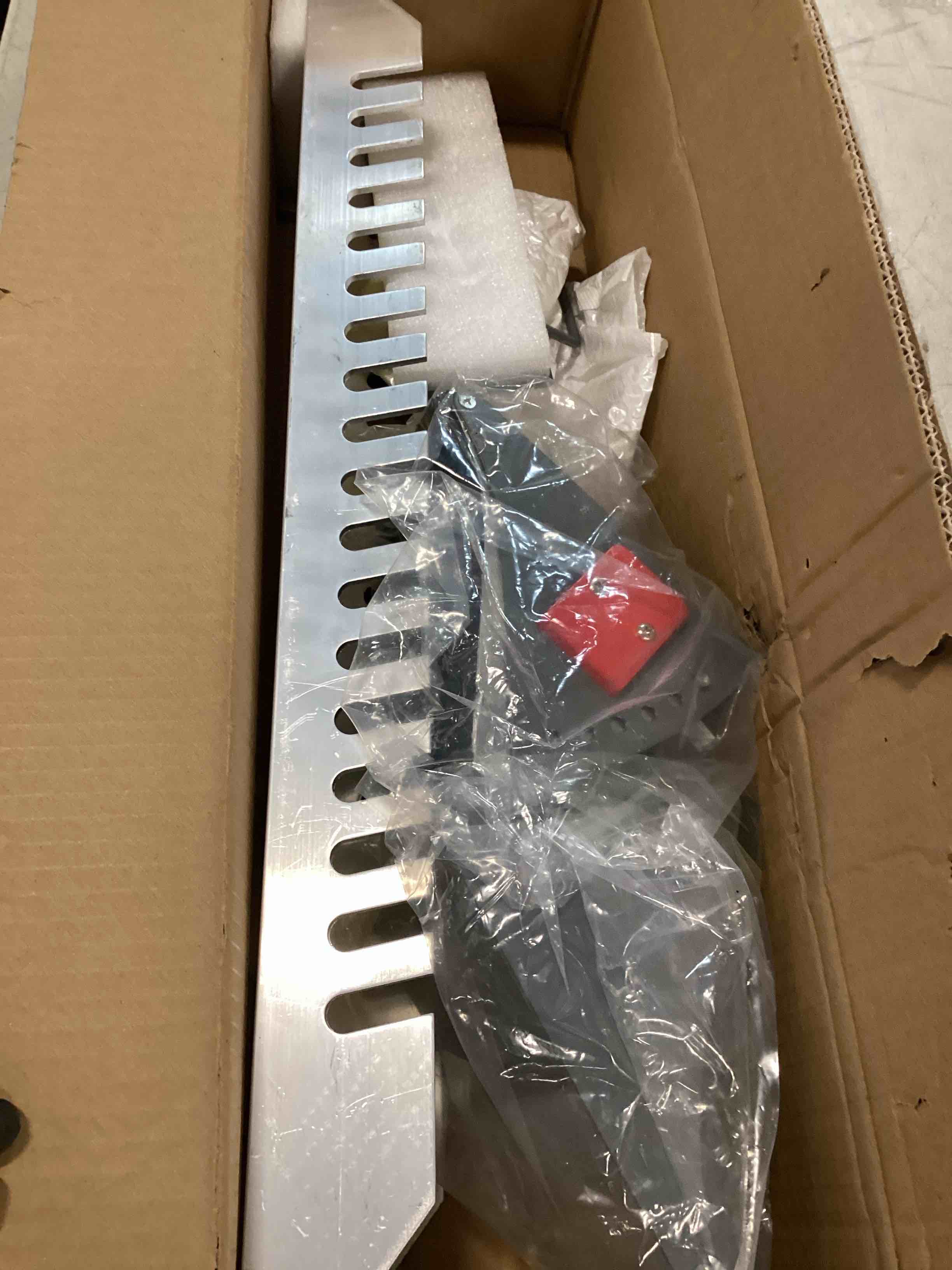 https://s3.amazonaws.com/lotting-images-prod/bidfta/TEA2261093_1744915261252.jpeg