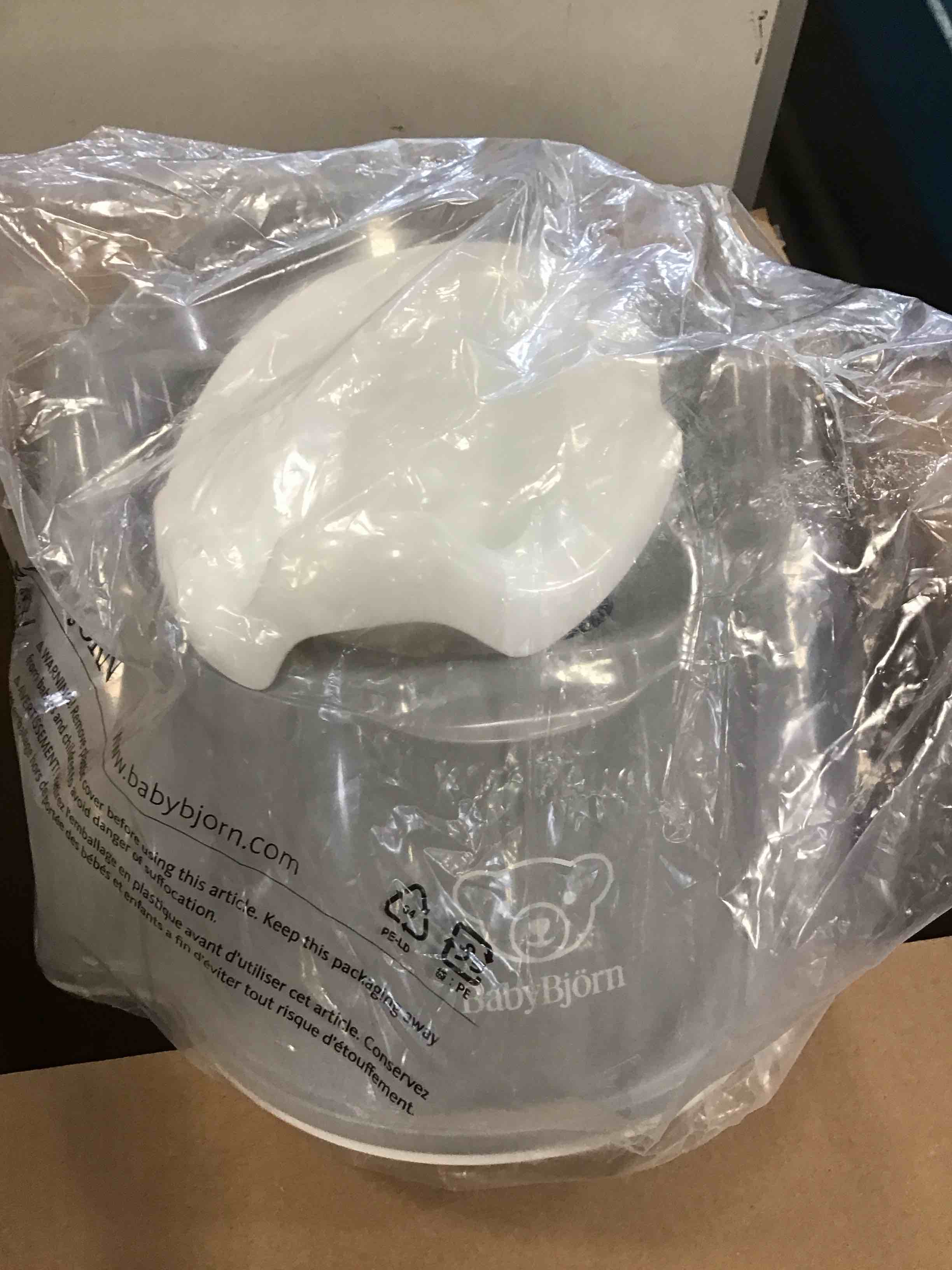 https://s3.amazonaws.com/lotting-images-prod/bidfta/TEA2265110_1745852084117.jpeg