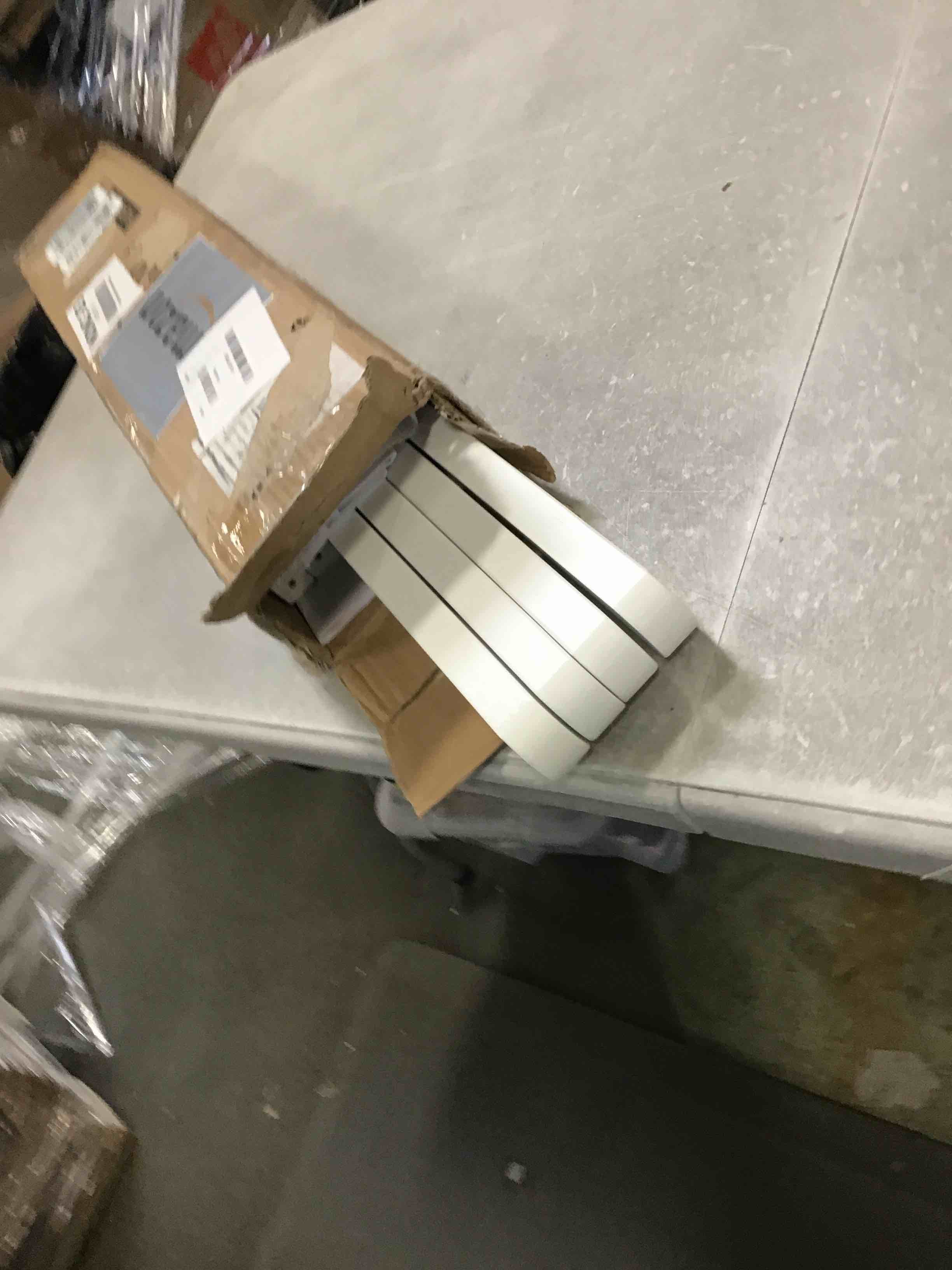 https://s3.amazonaws.com/lotting-images-prod/bidfta/TEA2270273_1744902108998.jpeg