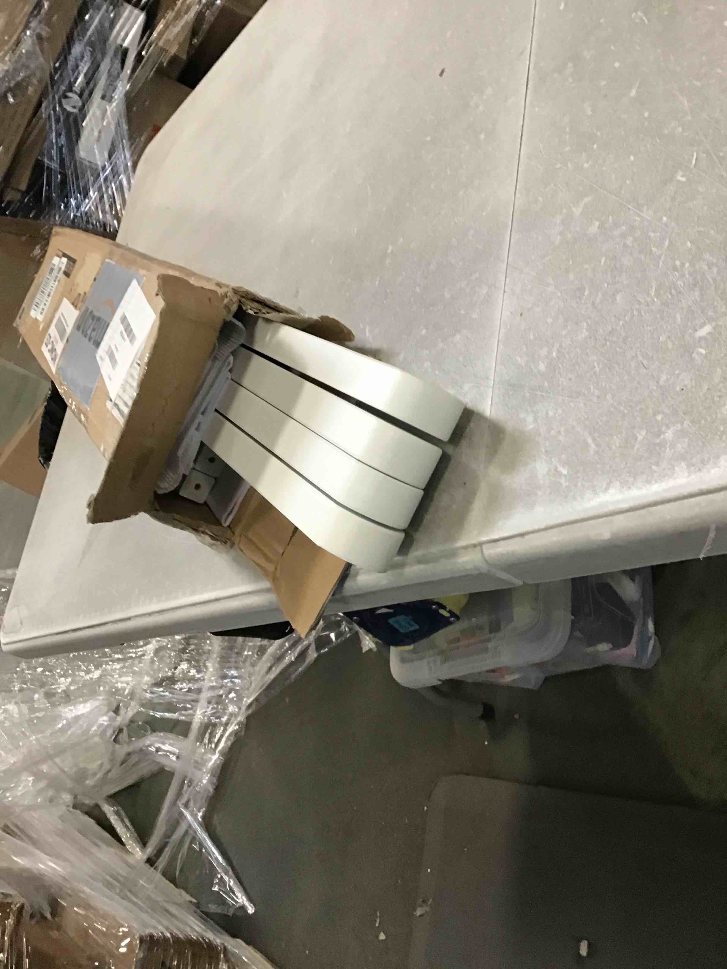 https://s3.amazonaws.com/lotting-images-prod/bidfta/TEA2270273_1744902110402.jpeg