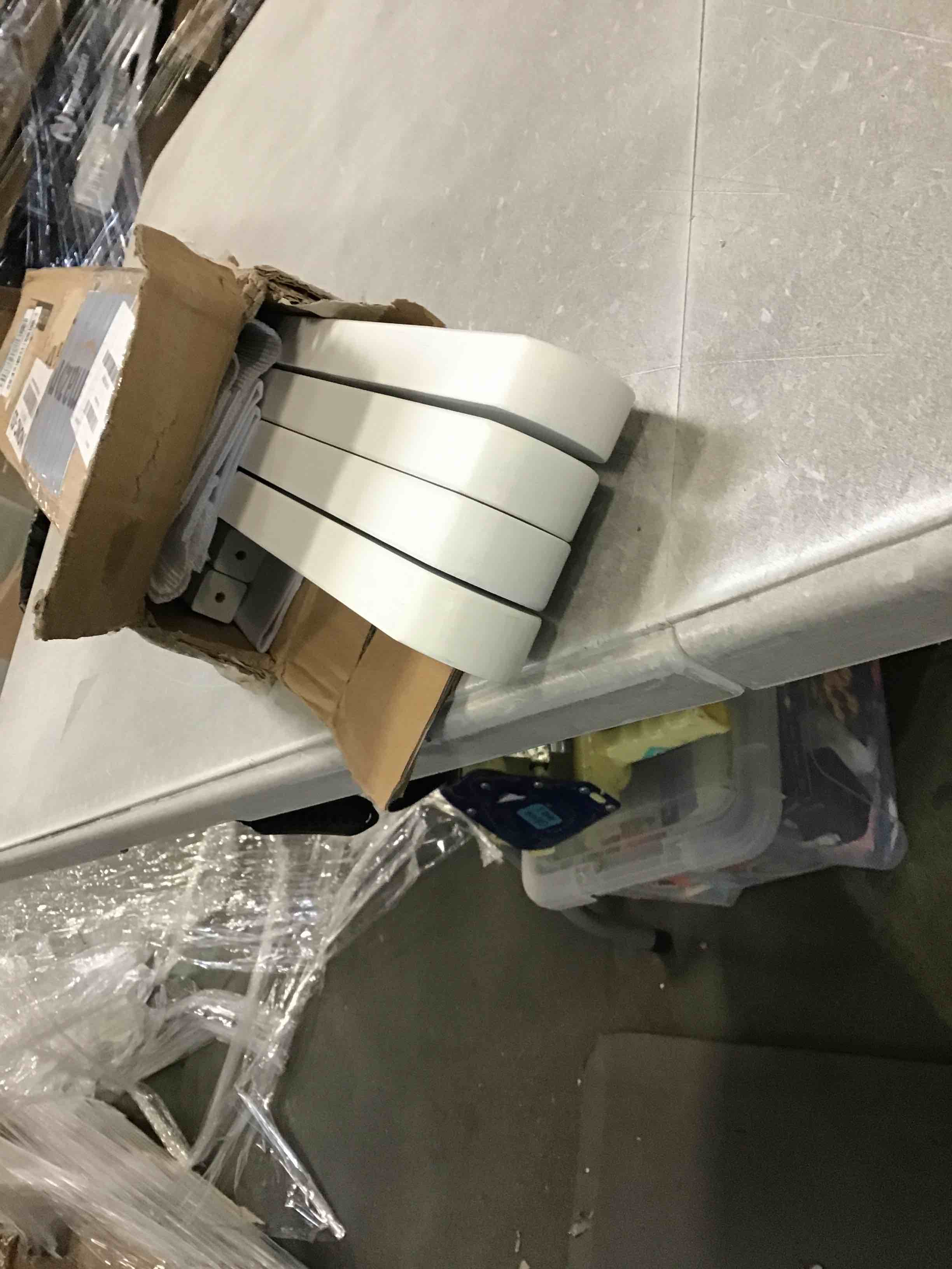 https://s3.amazonaws.com/lotting-images-prod/bidfta/TEA2270273_1744902112714.jpeg