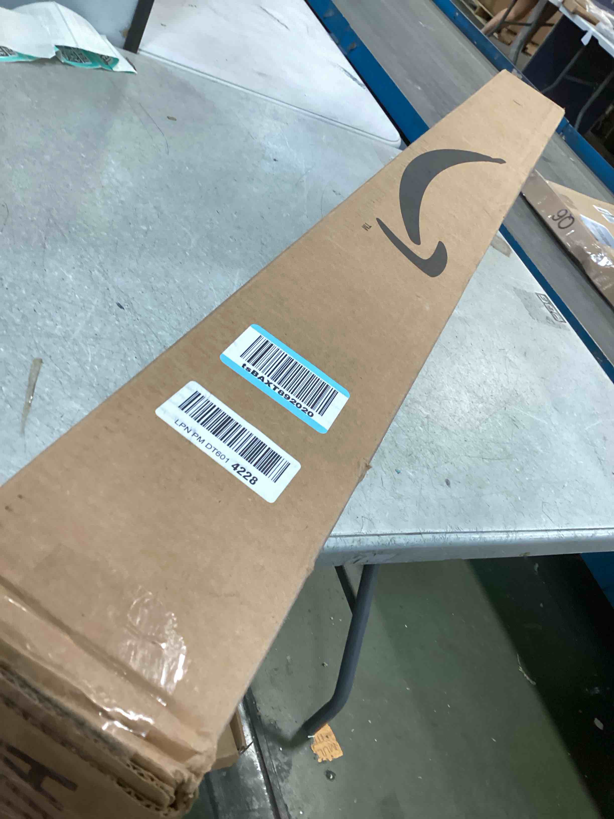 https://s3.amazonaws.com/lotting-images-prod/bidfta/TEA2270530_1744997136754.jpeg