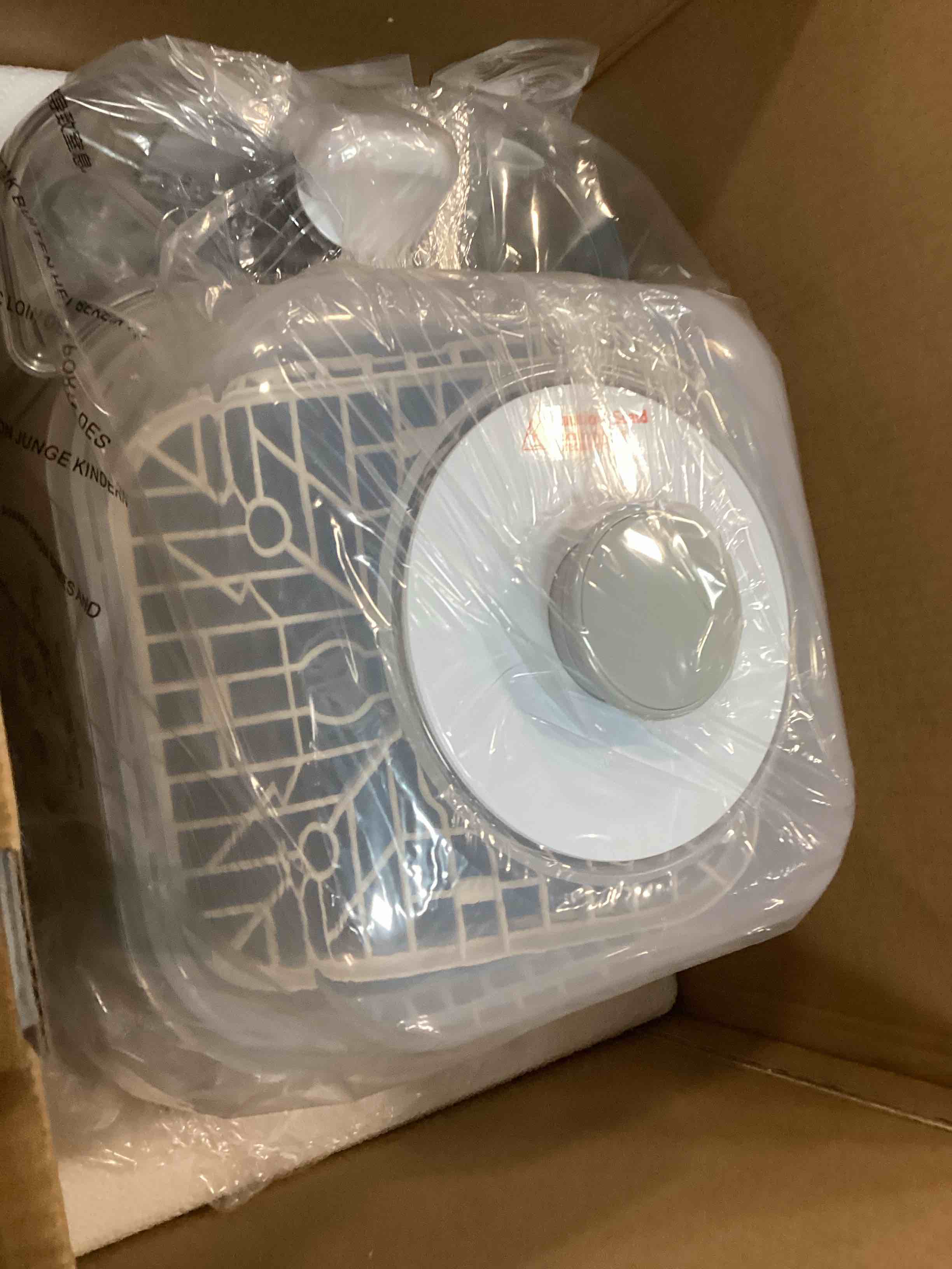 https://s3.amazonaws.com/lotting-images-prod/bidfta/TEA2271101_1745418211406.jpeg