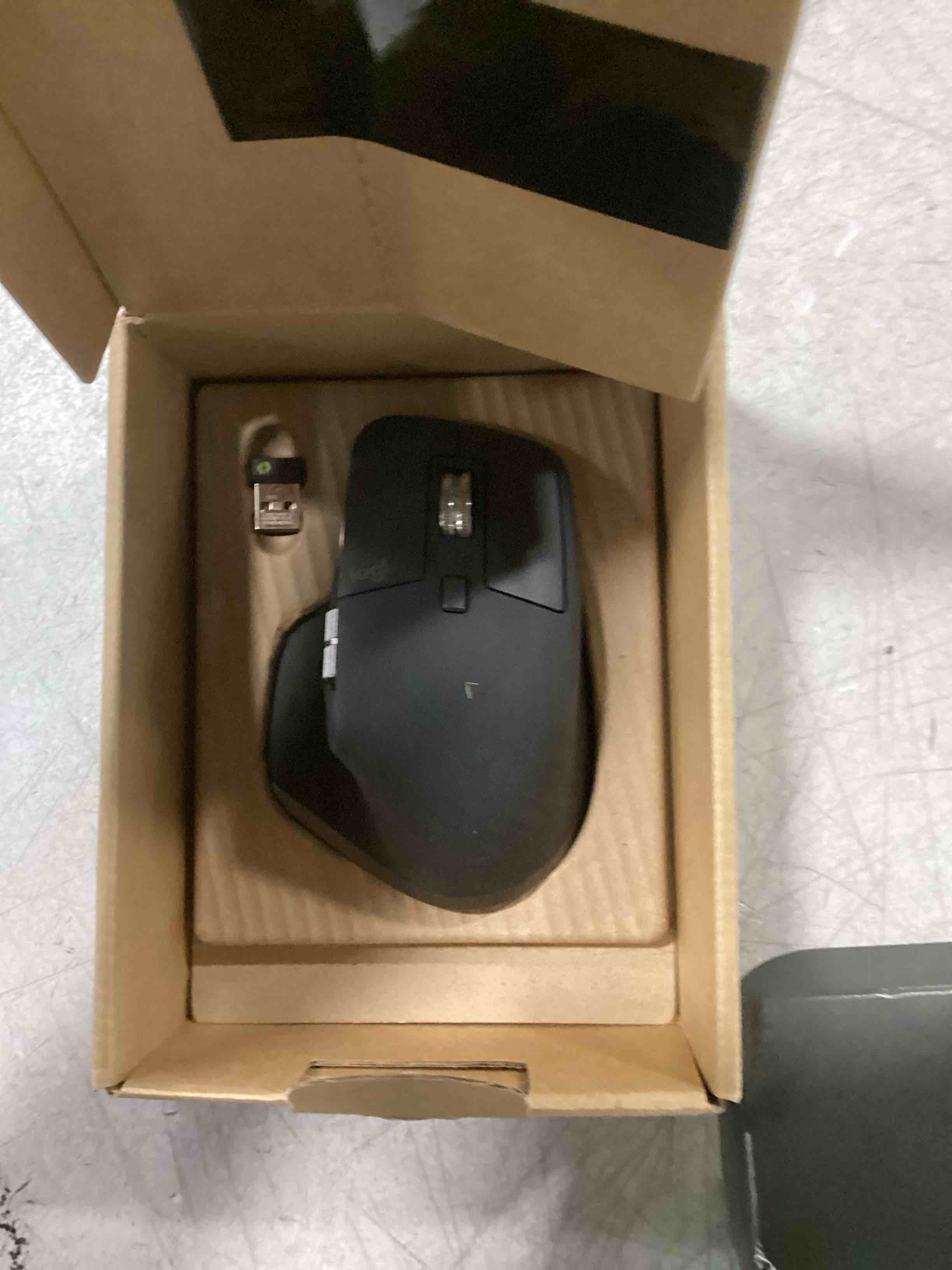 https://s3.amazonaws.com/lotting-images-prod/bidfta/TEA2271810_1746188114697.jpeg