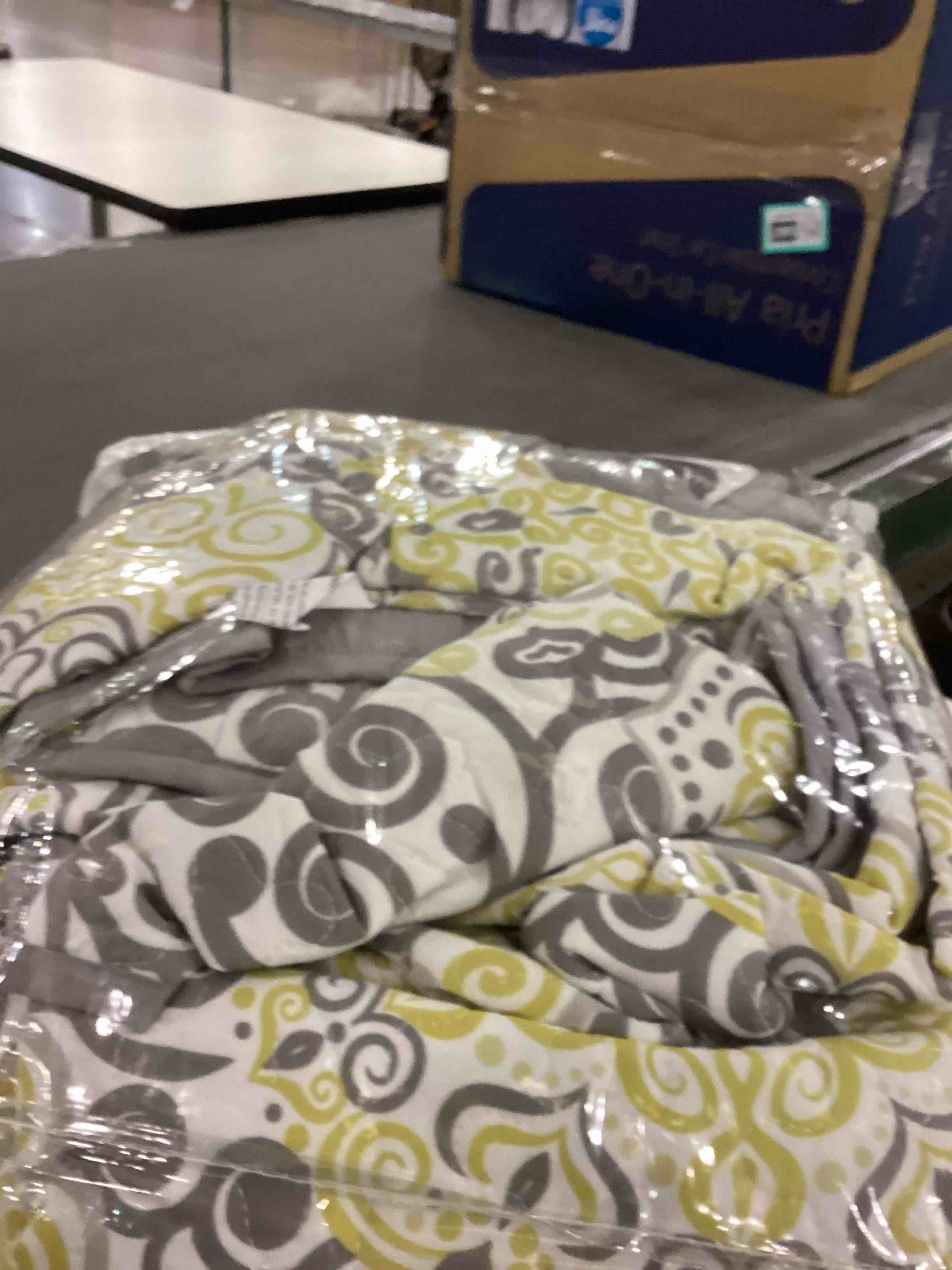 https://s3.amazonaws.com/lotting-images-prod/bidfta/TEA2277061_1757424341361.jpeg