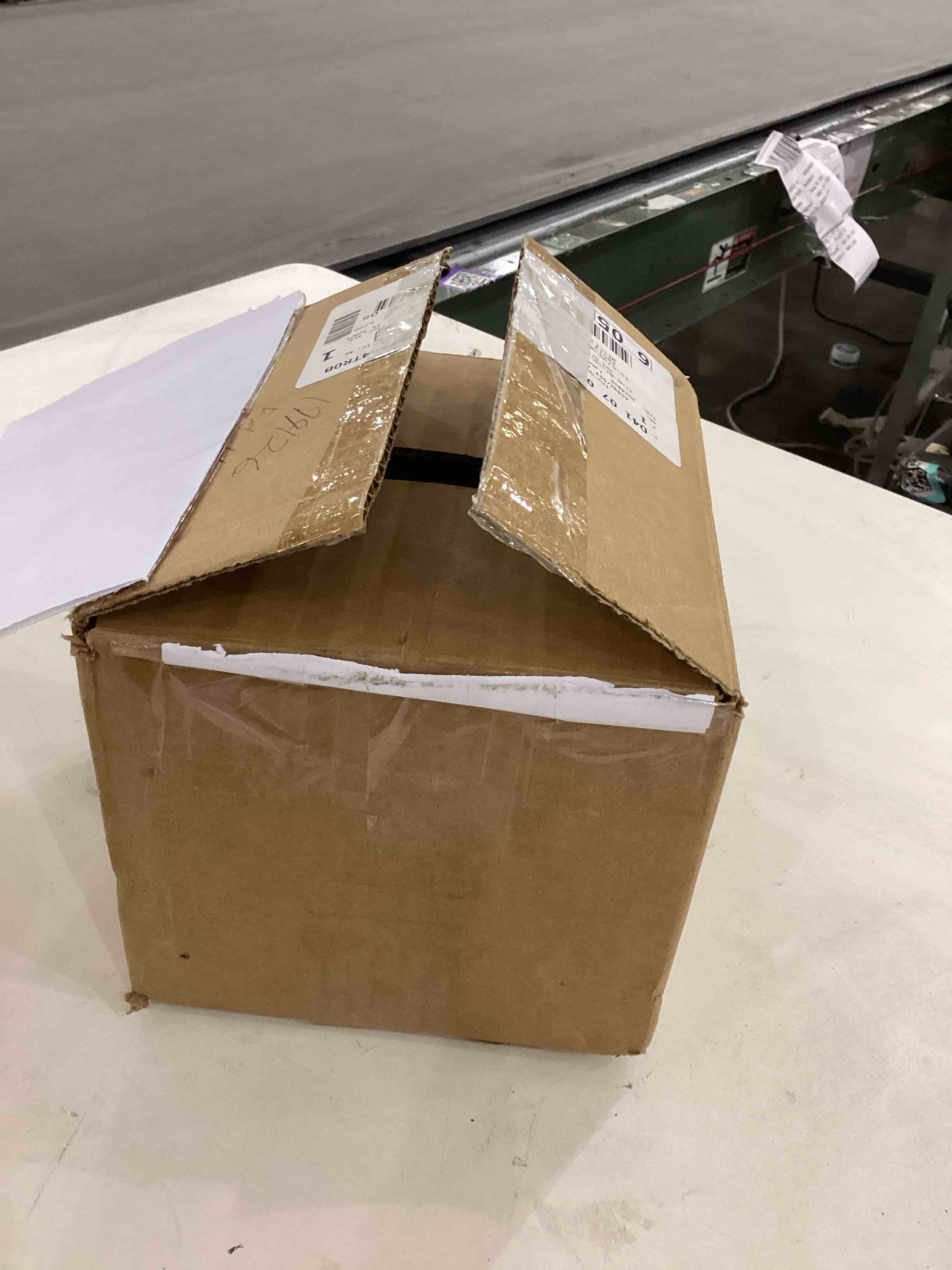 https://s3.amazonaws.com/lotting-images-prod/bidfta/TEA2280811_1757343233338.jpeg