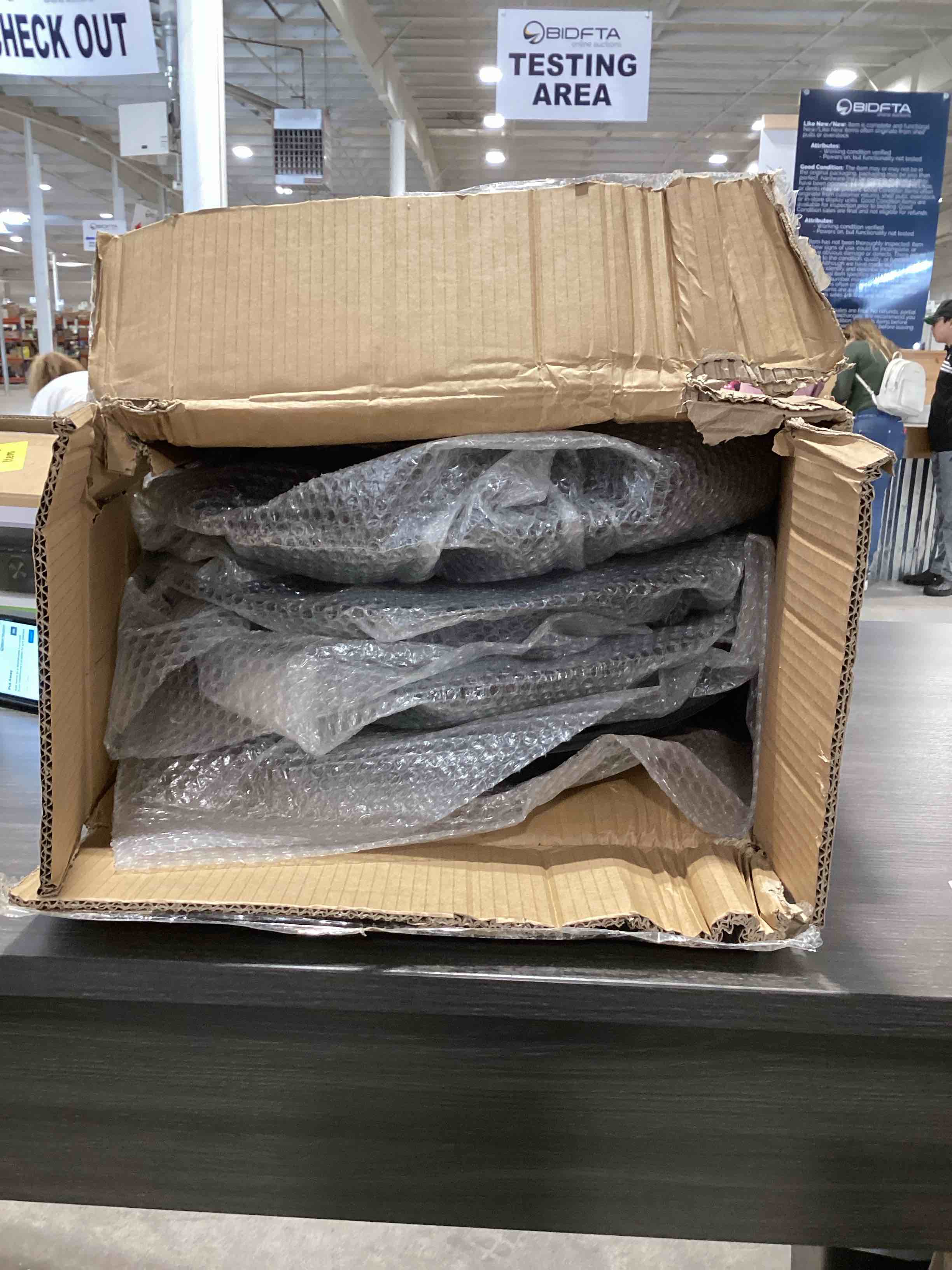 https://s3.amazonaws.com/lotting-images-prod/bidfta/TEA2296931_1778794140449.jpeg