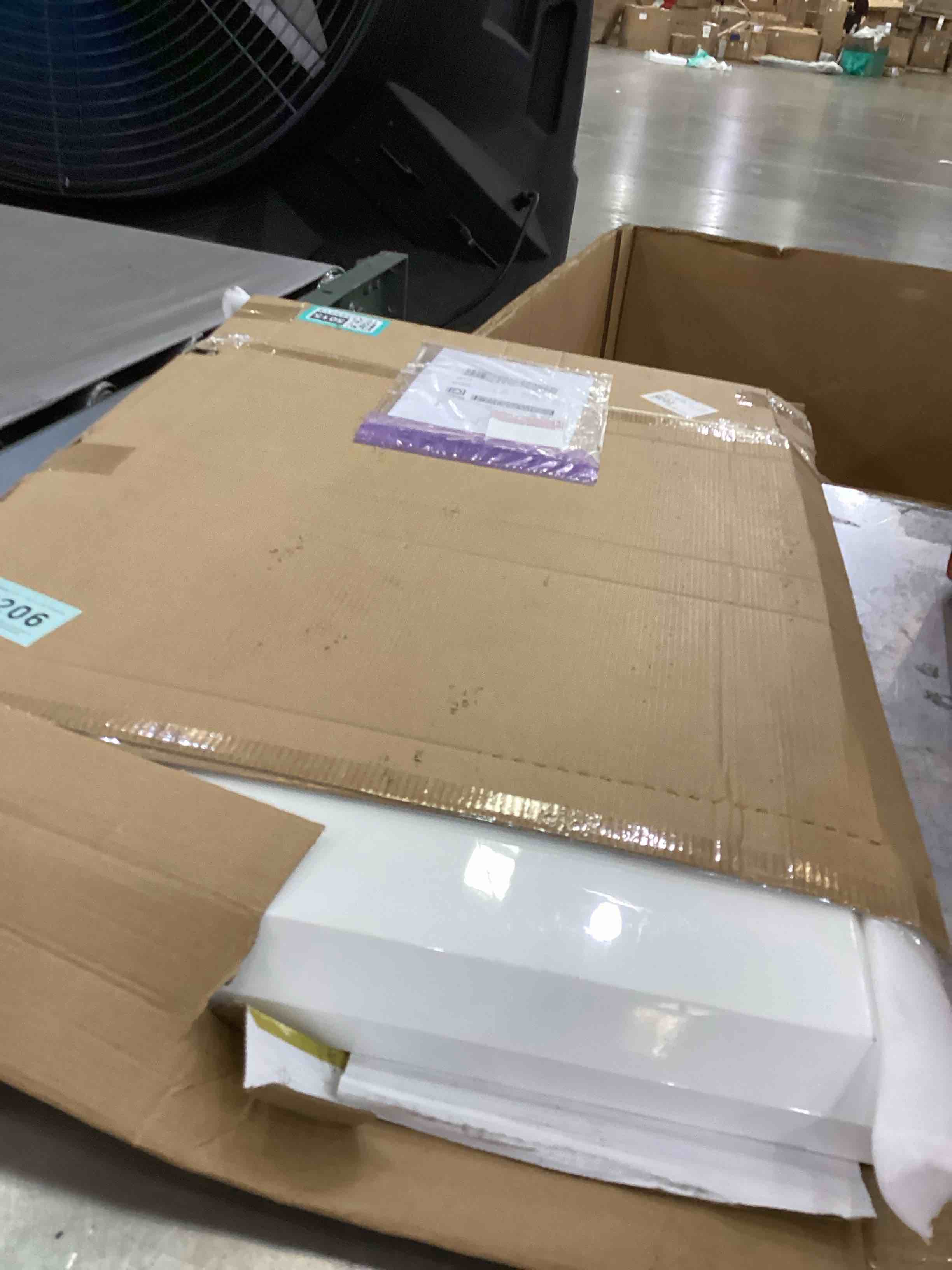https://s3.amazonaws.com/lotting-images-prod/bidfta/TEA2345015_1752677380801.jpeg