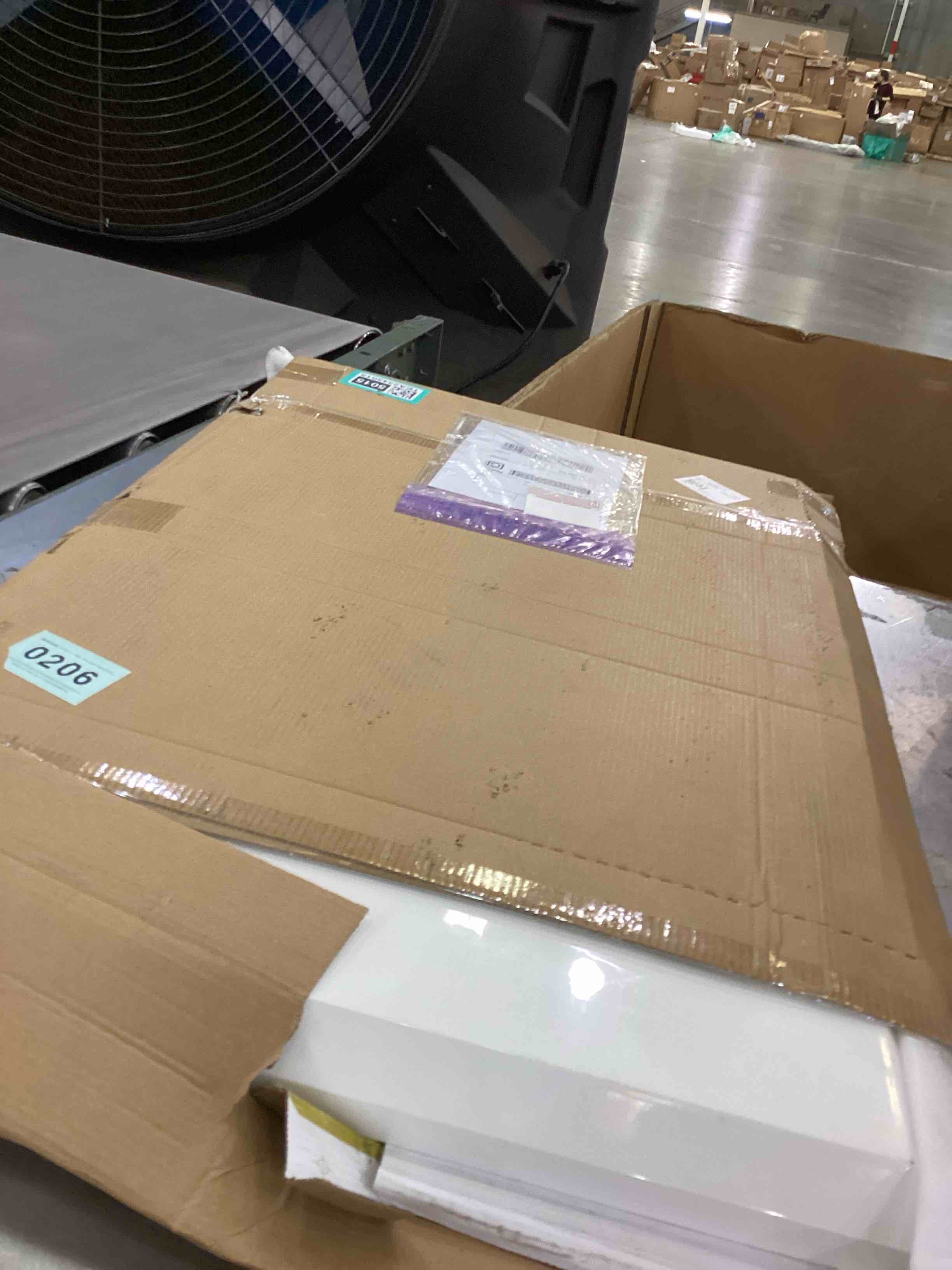 https://s3.amazonaws.com/lotting-images-prod/bidfta/TEA2345015_1752677383104.jpeg