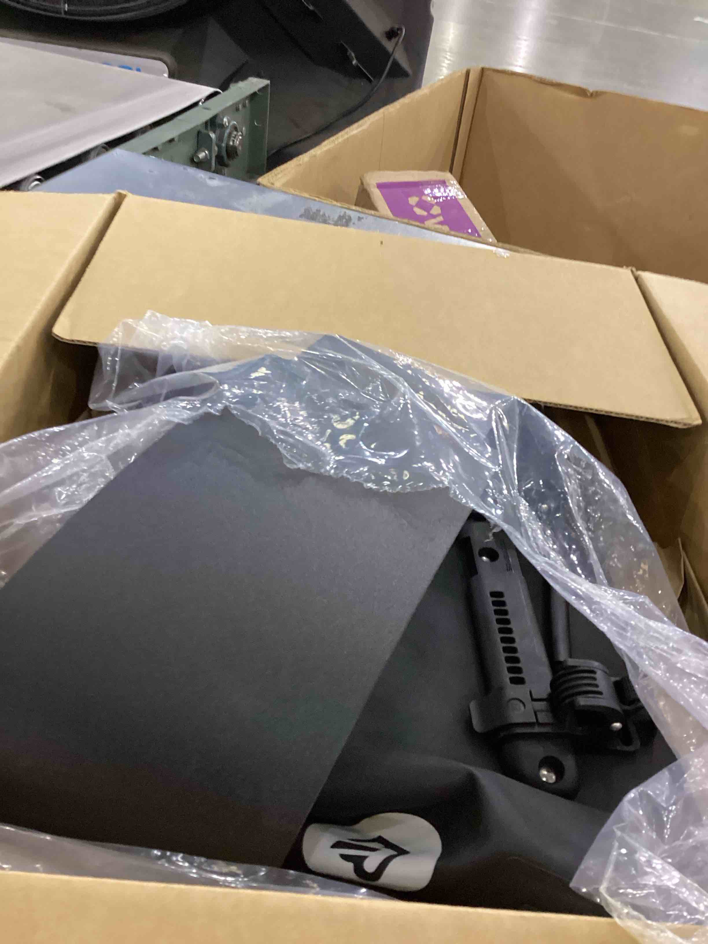 https://s3.amazonaws.com/lotting-images-prod/bidfta/TEA2346003_1752841743397.jpeg
