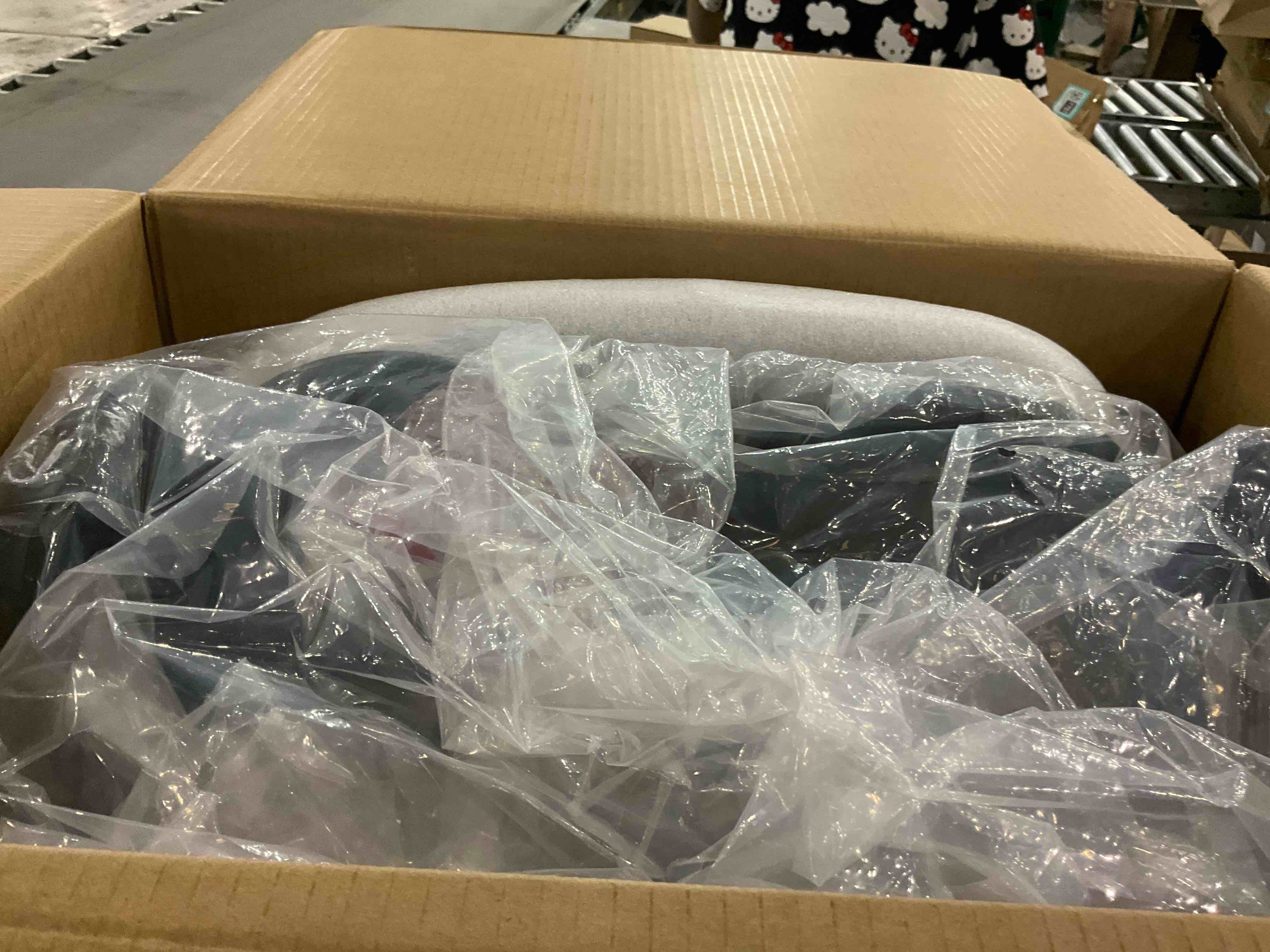 https://s3.amazonaws.com/lotting-images-prod/bidfta/TEA2347701_1751378044216.jpeg