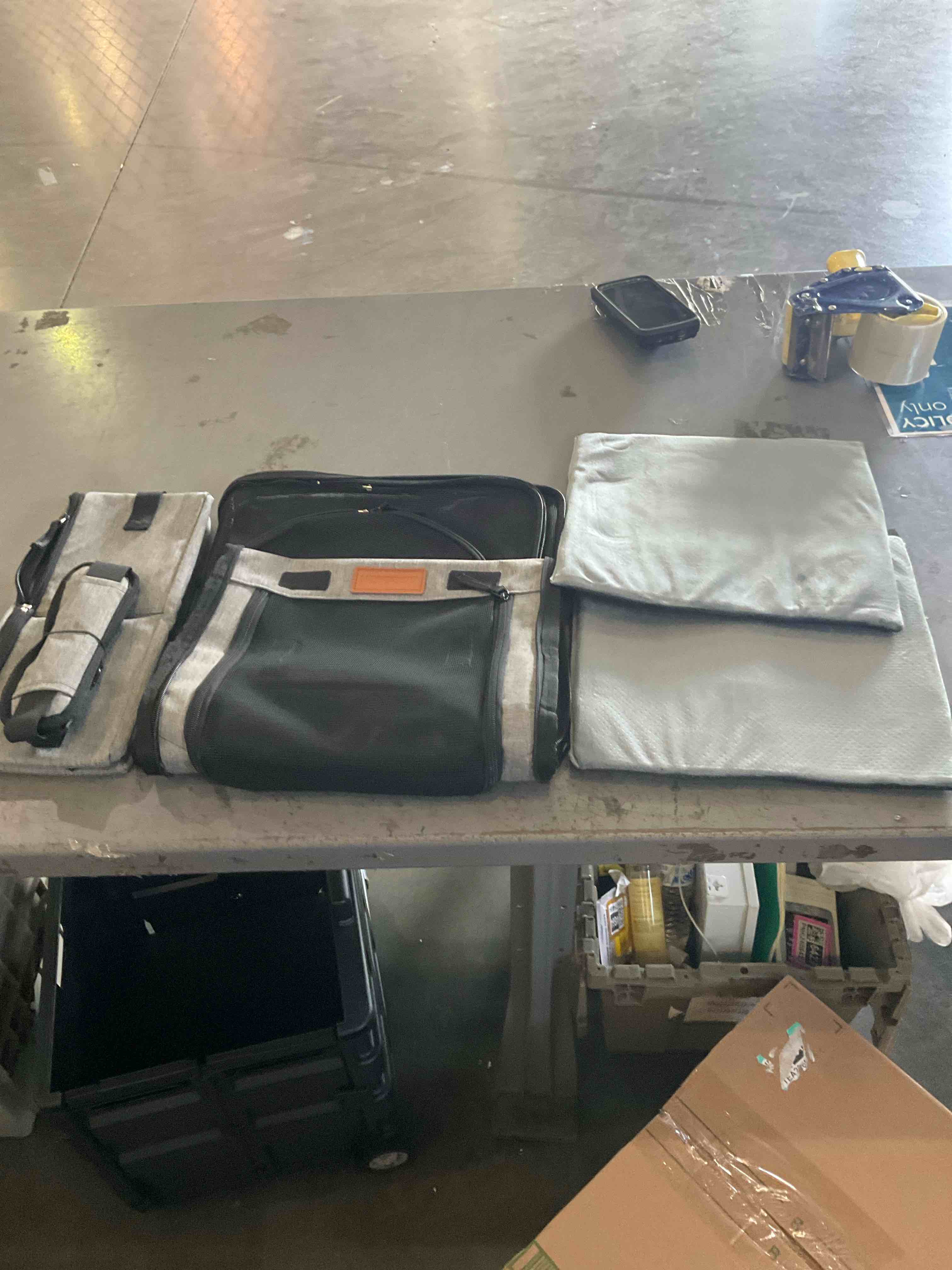 https://s3.amazonaws.com/lotting-images-prod/bidfta/TEA2349866_1753719203677.jpeg