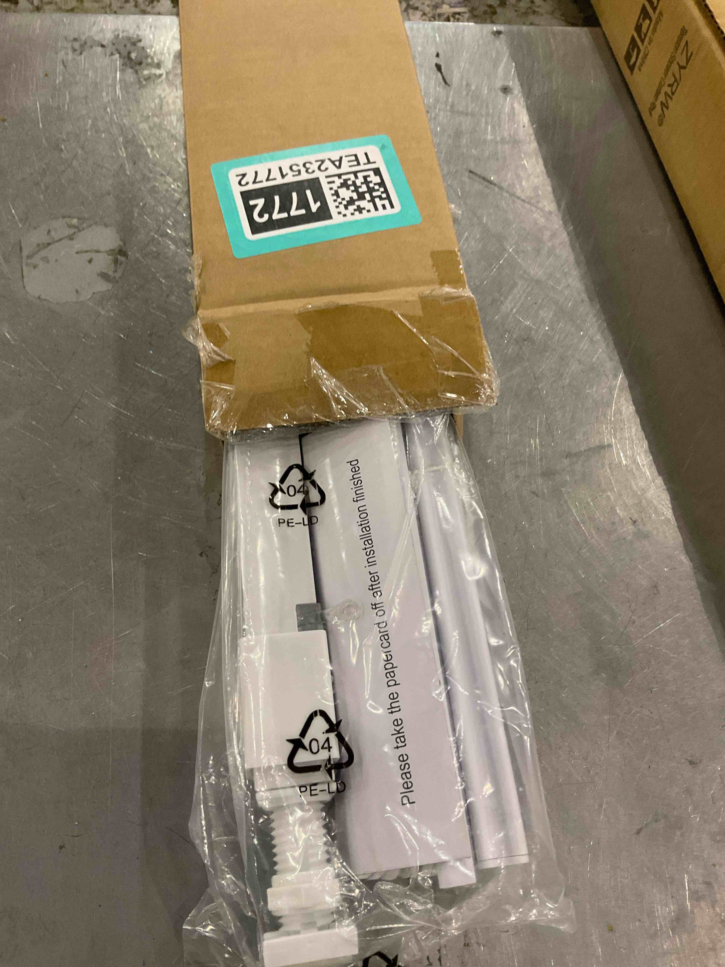 https://s3.amazonaws.com/lotting-images-prod/bidfta/TEA2351772_1750944059581.jpeg