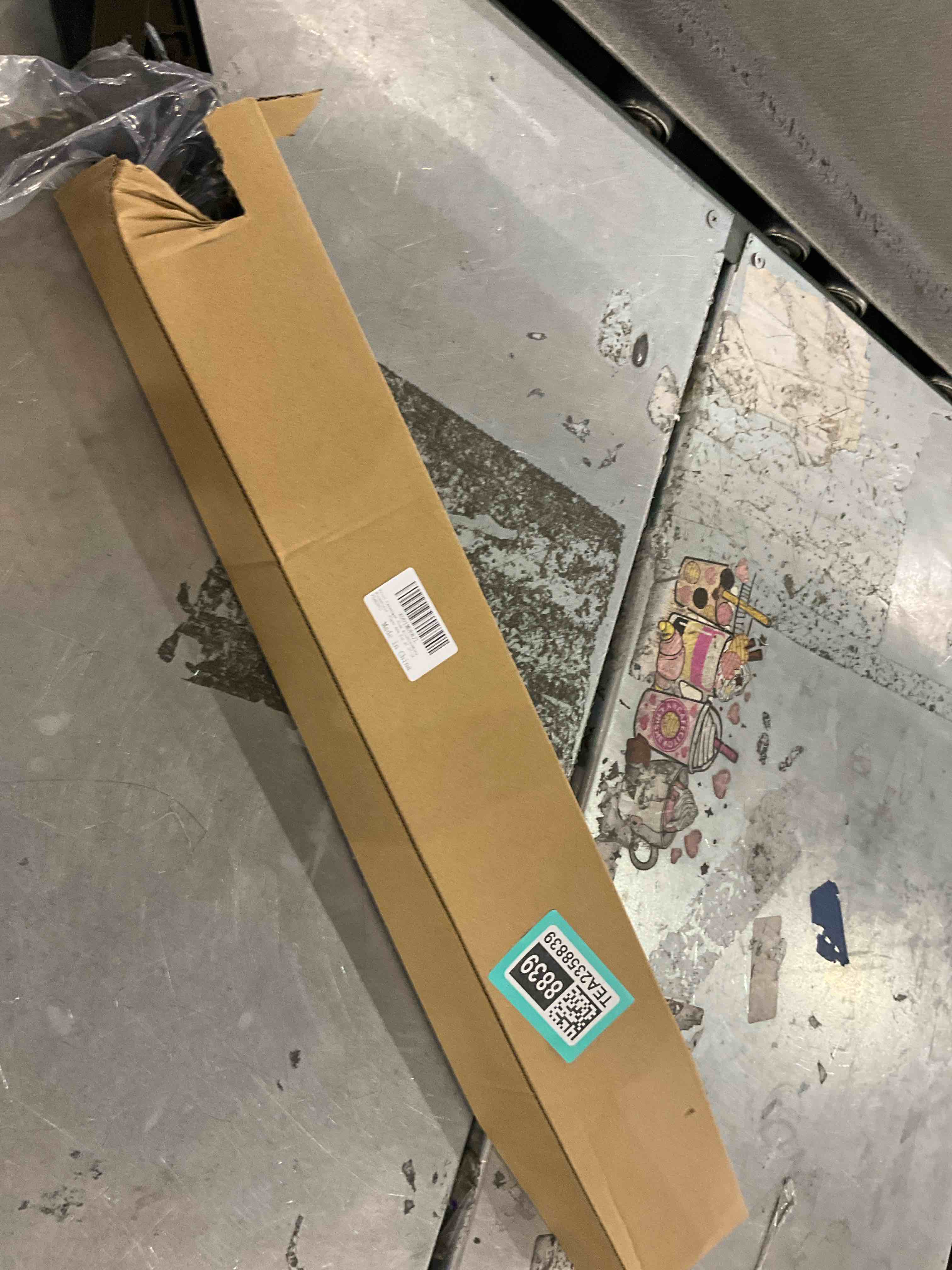 https://s3.amazonaws.com/lotting-images-prod/bidfta/TEA2351811_1750946964871.jpeg