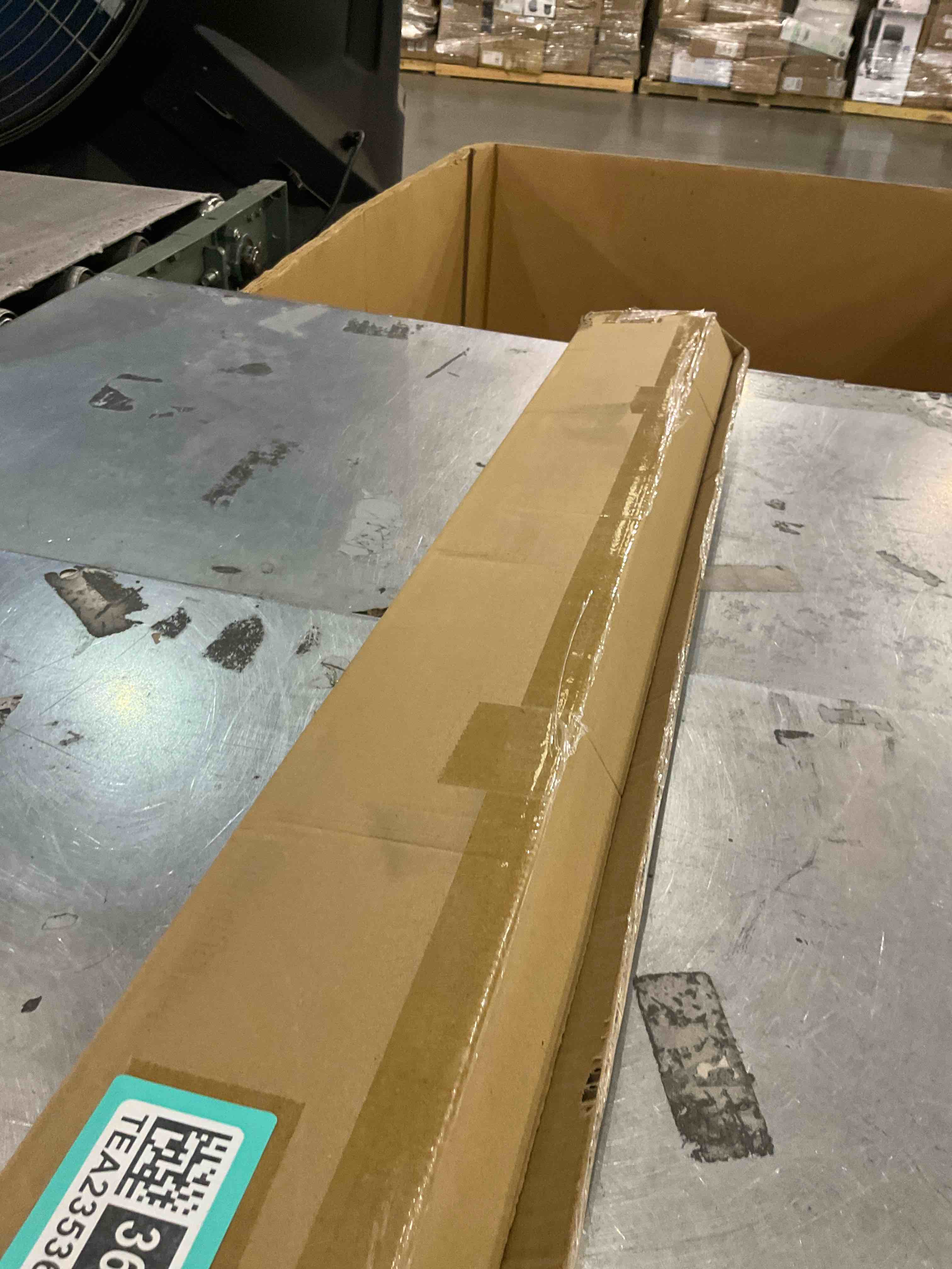 https://s3.amazonaws.com/lotting-images-prod/bidfta/TEA2353639_1751024932021.jpeg