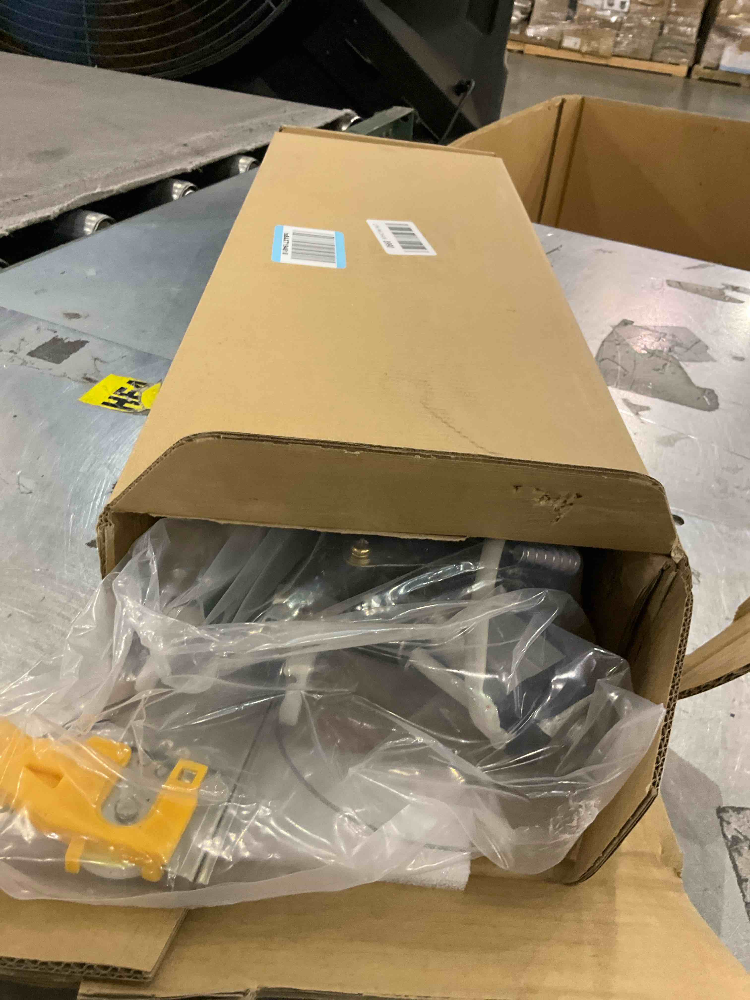 https://s3.amazonaws.com/lotting-images-prod/bidfta/TEA2353649_1751027324881.jpeg
