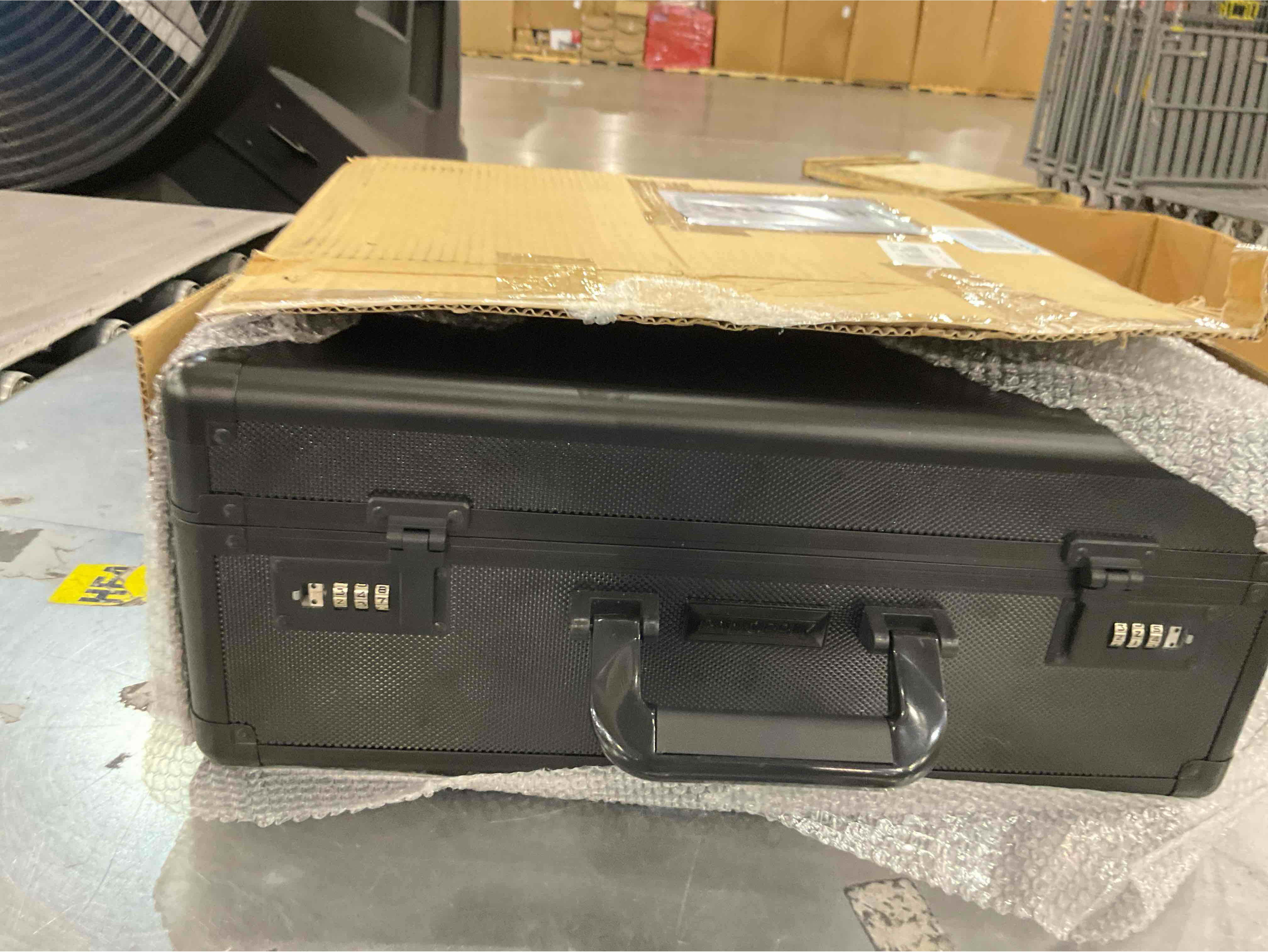 https://s3.amazonaws.com/lotting-images-prod/bidfta/TEA2354308_1751283300640.jpeg