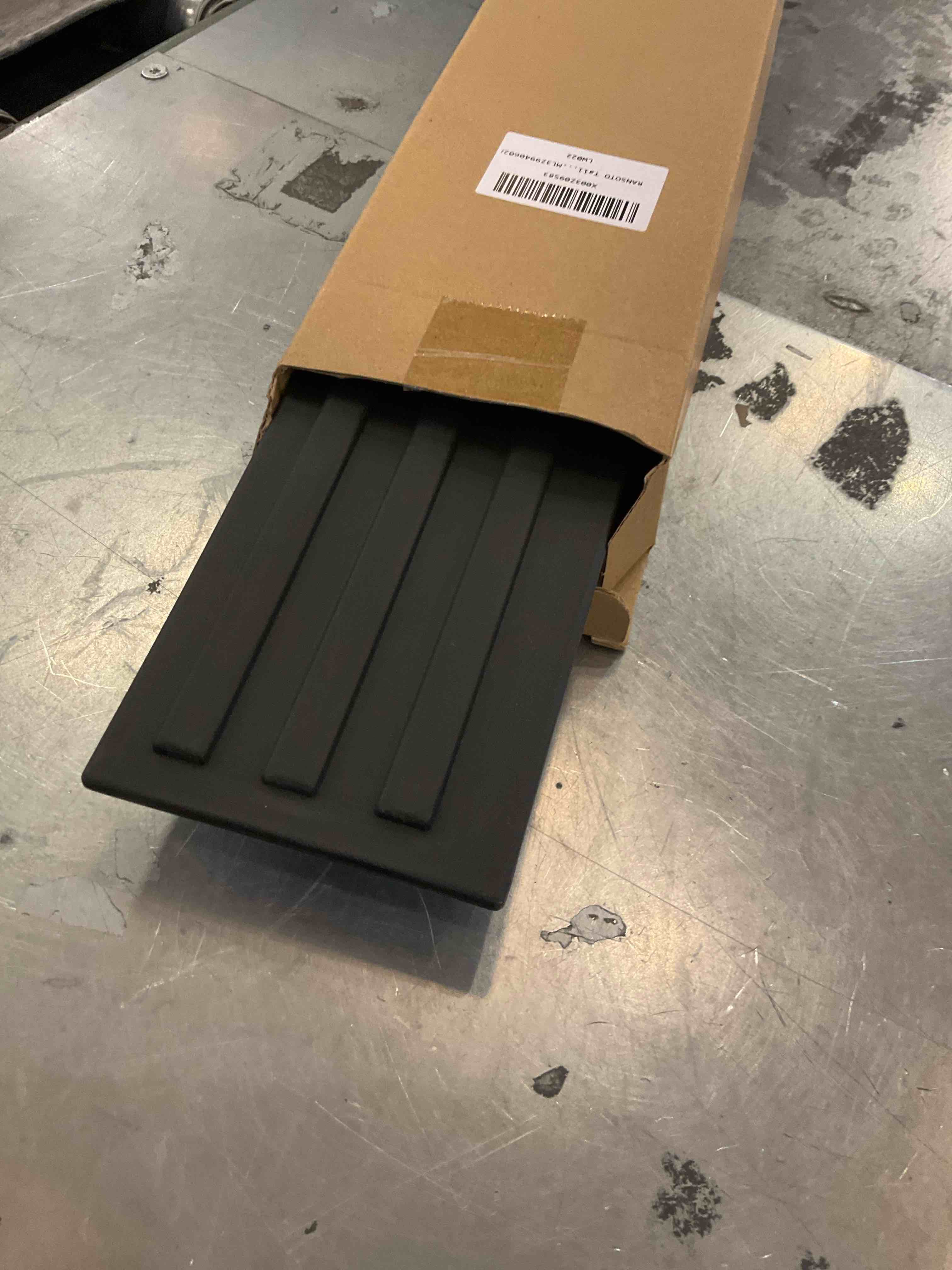 https://s3.amazonaws.com/lotting-images-prod/bidfta/TEA2356367_1750692771856.jpeg
