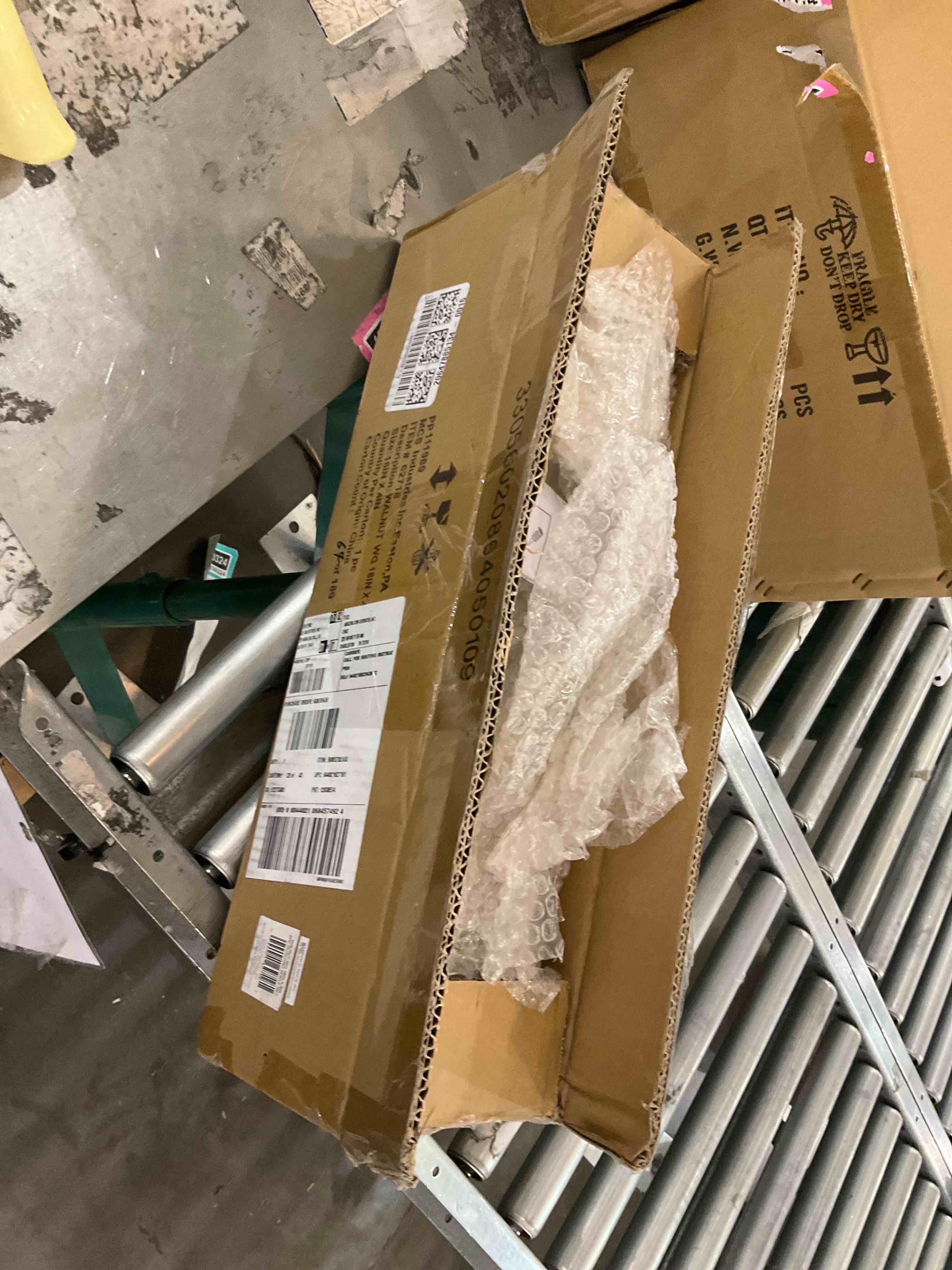 https://s3.amazonaws.com/lotting-images-prod/bidfta/TEA2356803_1750703148706.jpeg