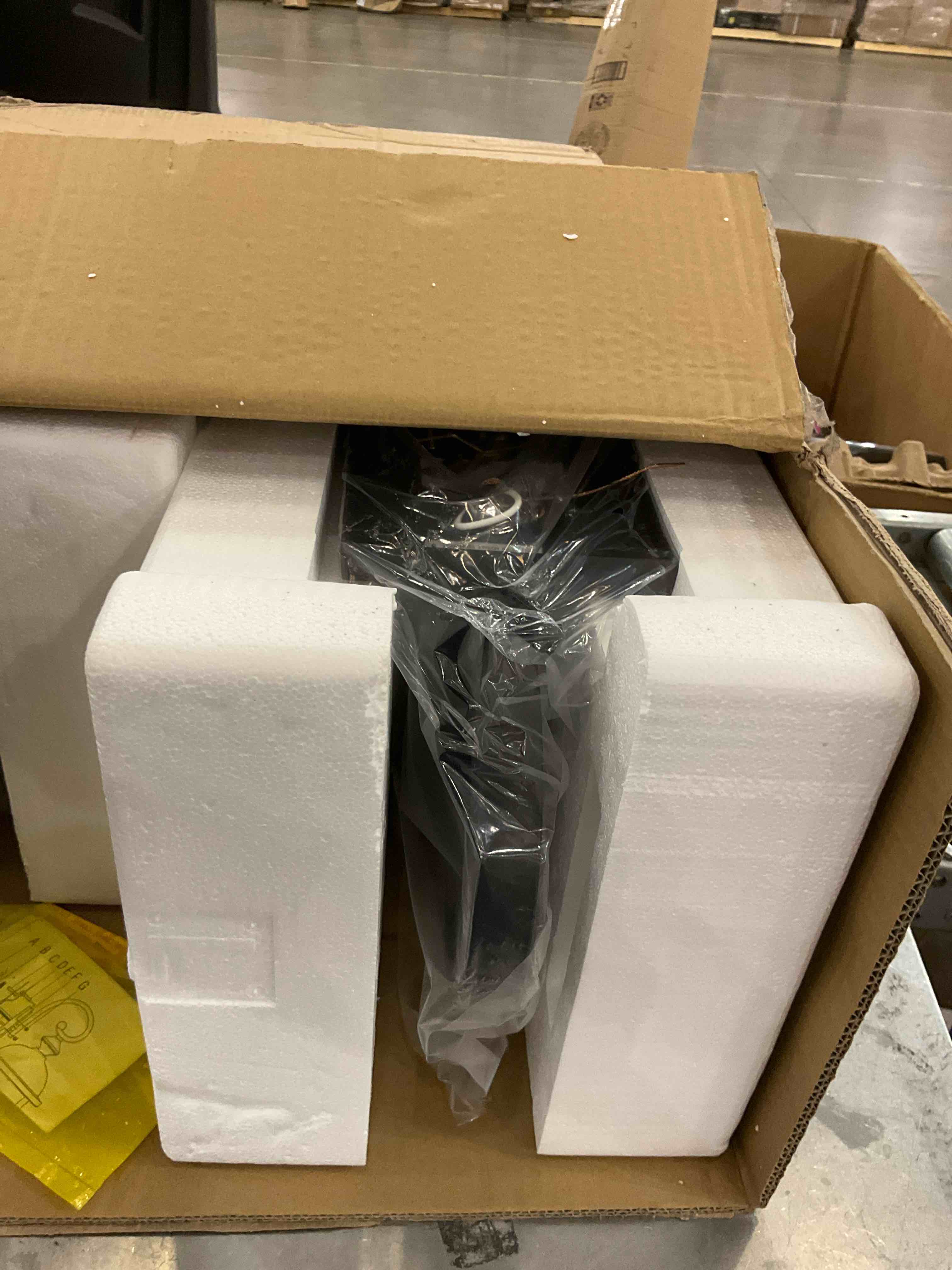 https://s3.amazonaws.com/lotting-images-prod/bidfta/TEA2357426_1750776411266.jpeg